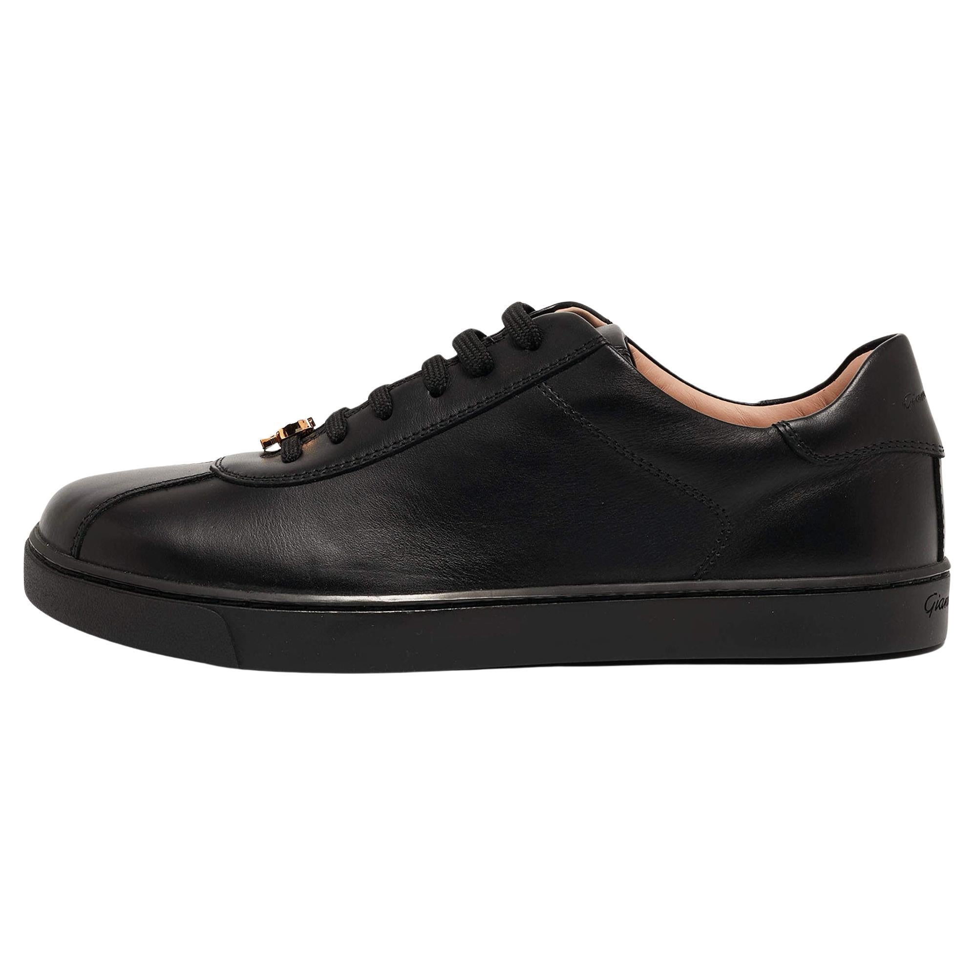 Gianvito Rossi Black Leather Low Top Sneakers Size 37.5 For Sale