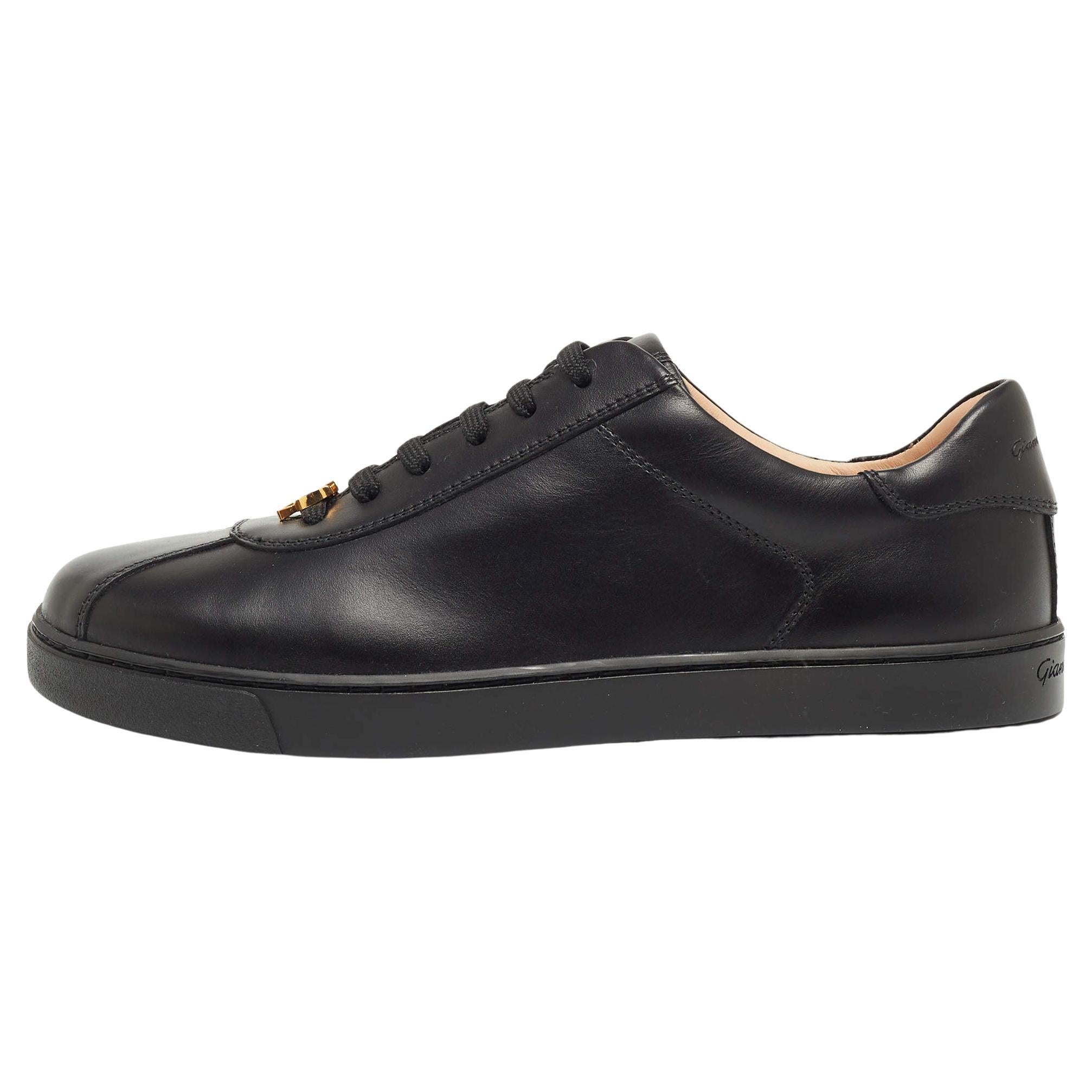 Gianvito Rossi Black Leather Low Top Sneakers Size 38.5 For Sale