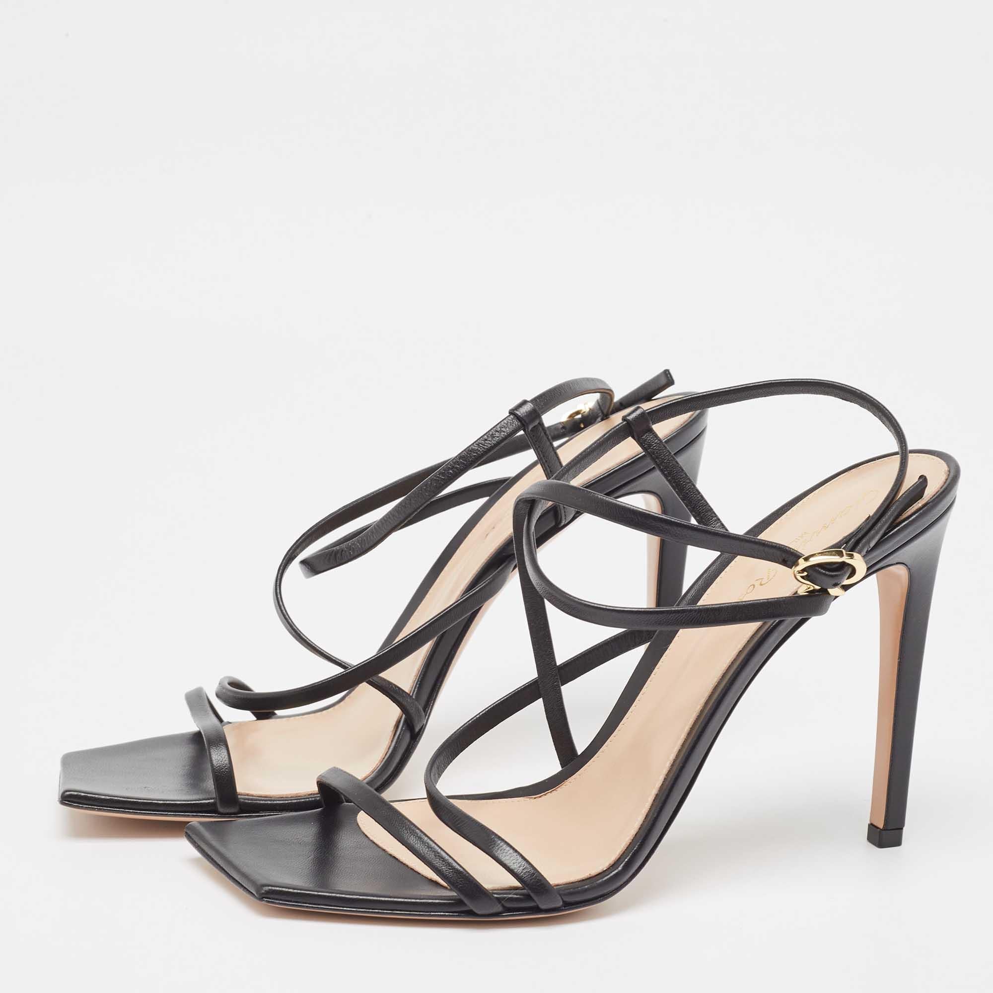 Gianvito Rossi Sandali Manilla in pelle nera misura 39,5 In condizioni buone in vendita a Dubai, Al Qouz 2