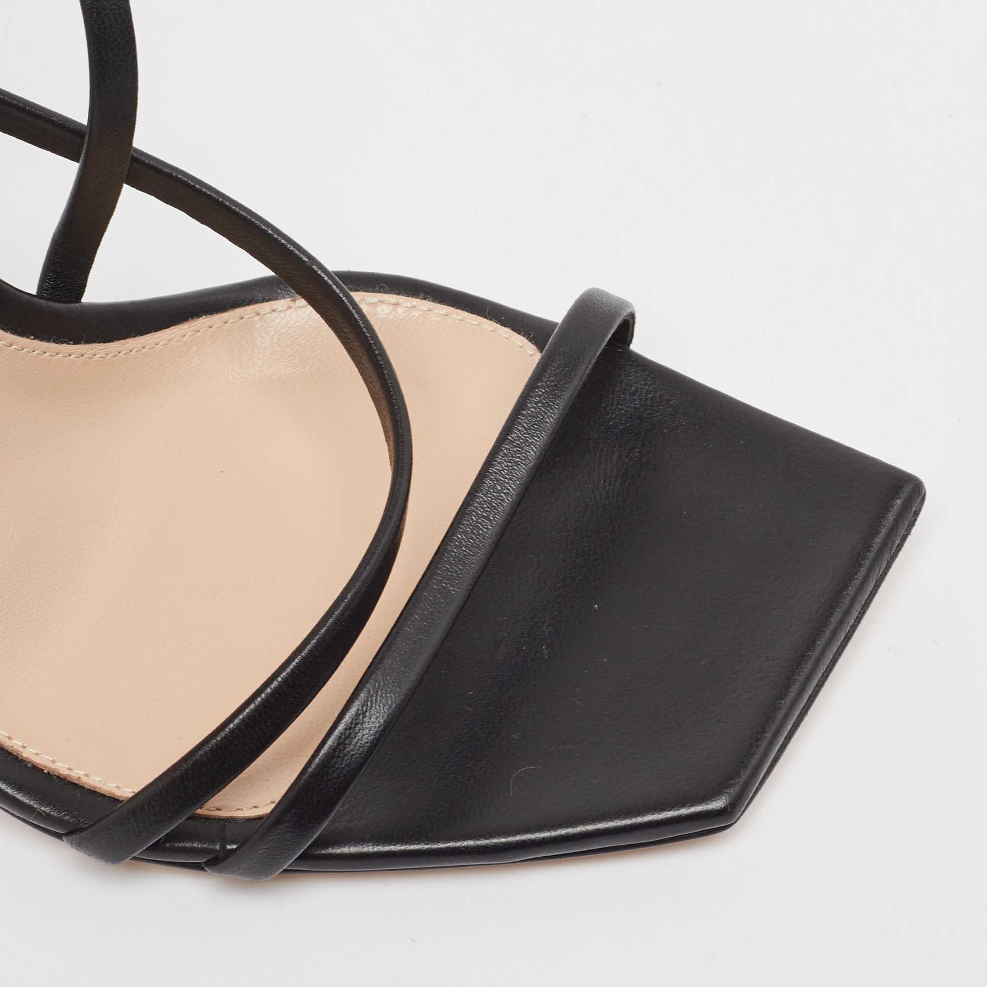 Gianvito Rossi Sandali Manilla in pelle nera misura 39,5 in vendita 2