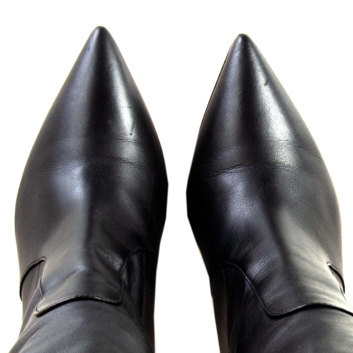 GIANVITO ROSSI - Bottes en cuir noir à bout pointu au-dessus du genou, 38 Pour femmes en vente