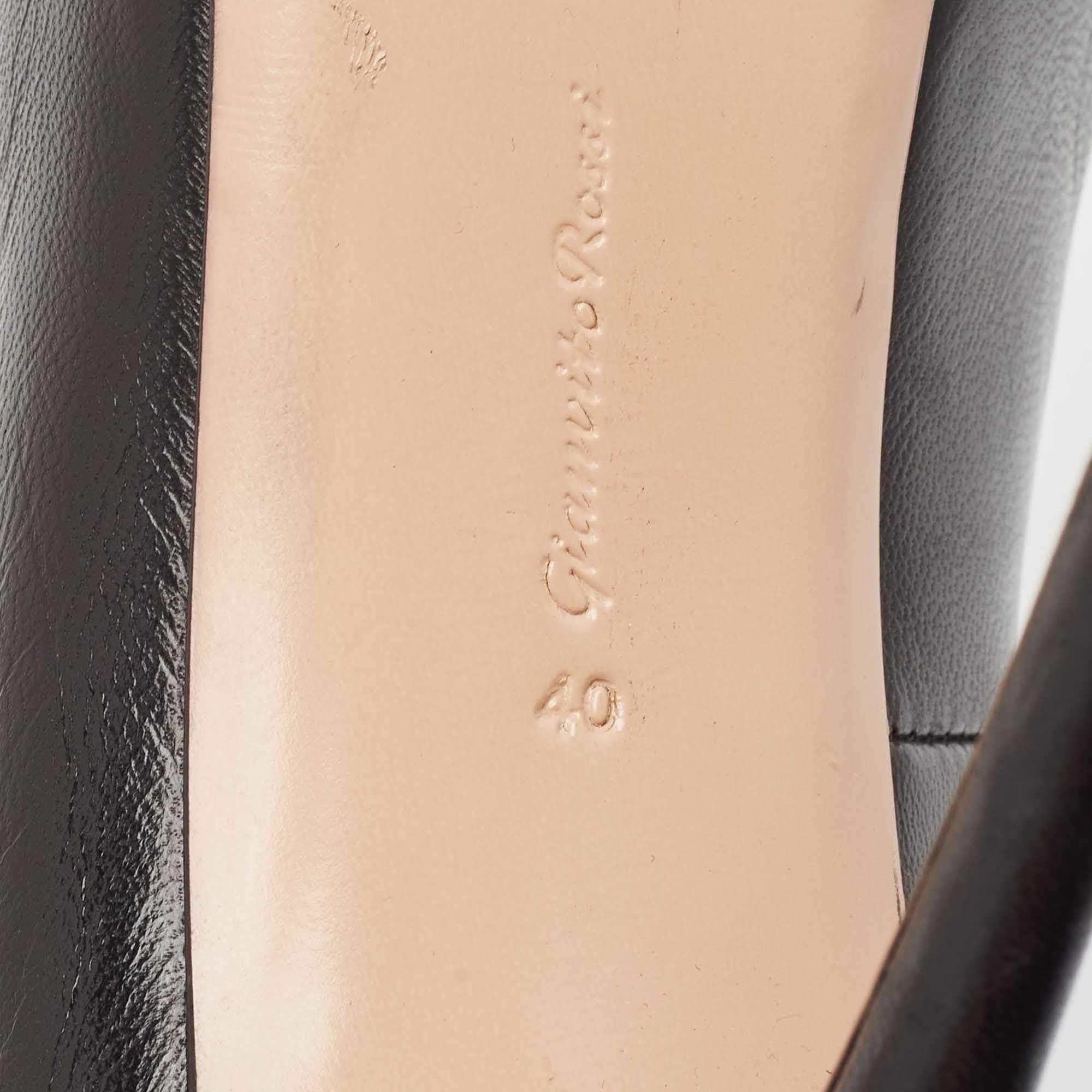 Gianvito Rossi Black Leather Pointed Toe Pumps Size 40 For Sale 4