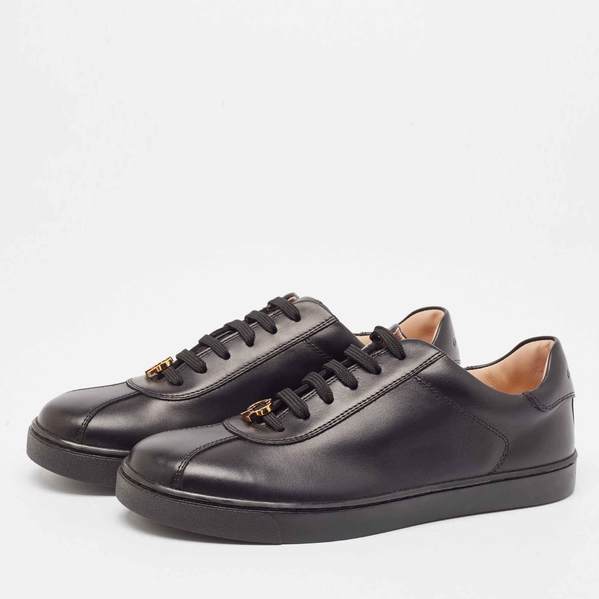 Coming in a classic silhouette these designer sneakers are a seamless combination of luxury comfort and style. These sneakers are designed with signature details and comfortable insoles.