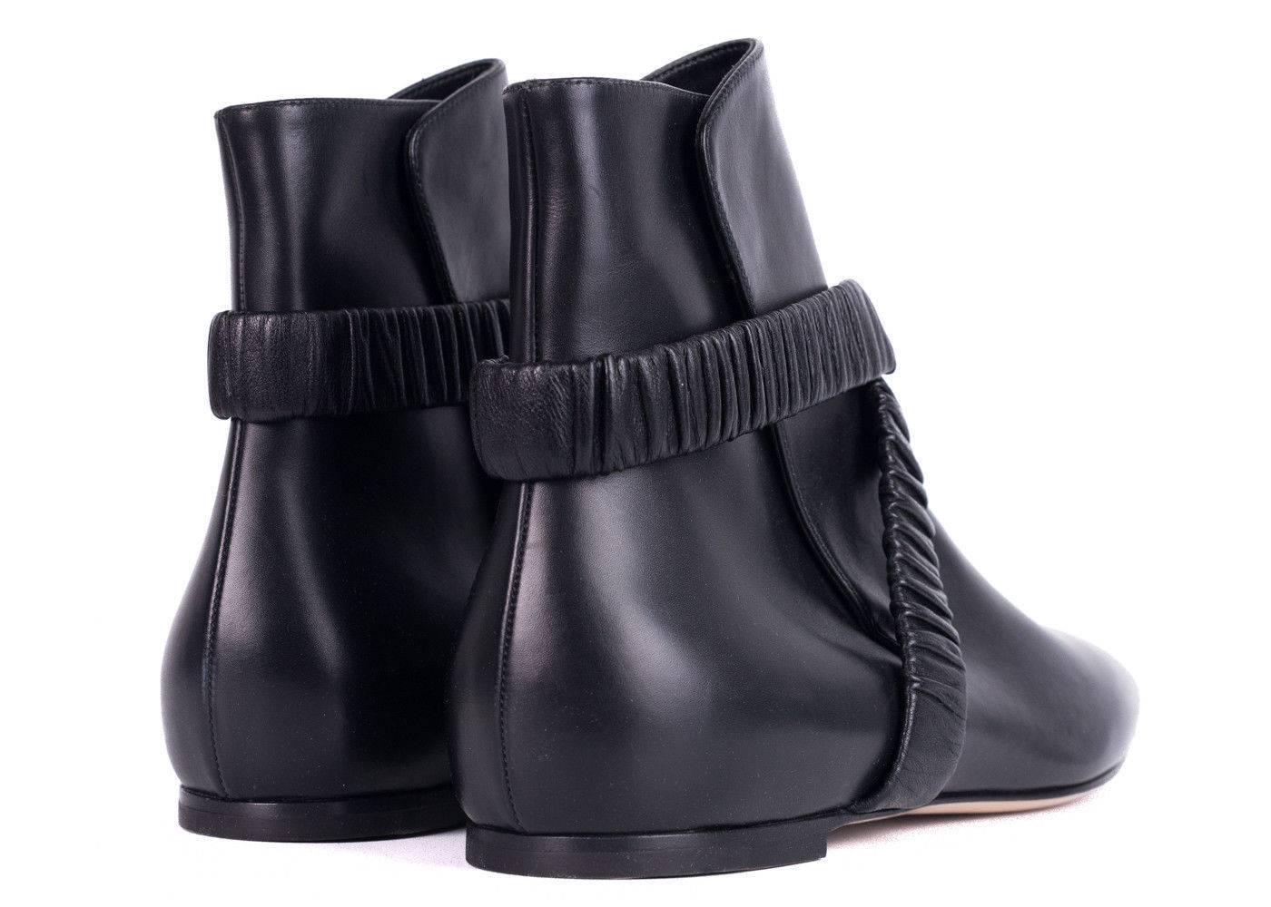 Gianvito Rossi Black Leather Round Toe Chelsea Boot In New Condition In Brooklyn, NY