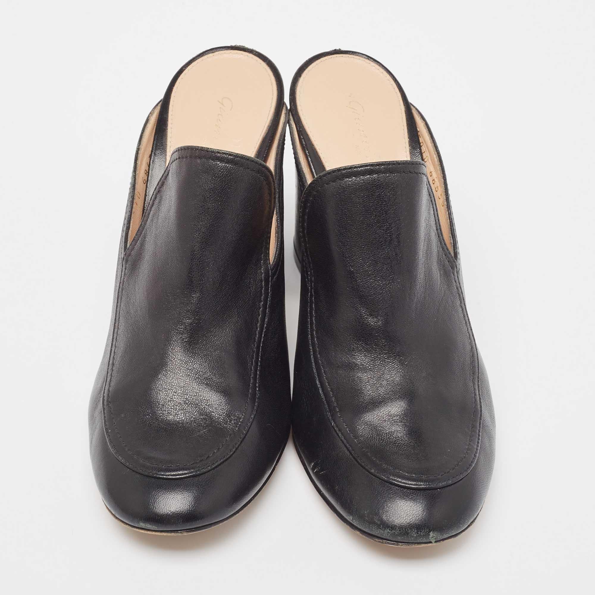Gianvito Rossi Black Leather Slides Sandals Size 38 In Good Condition For Sale In Dubai, Al Qouz 2