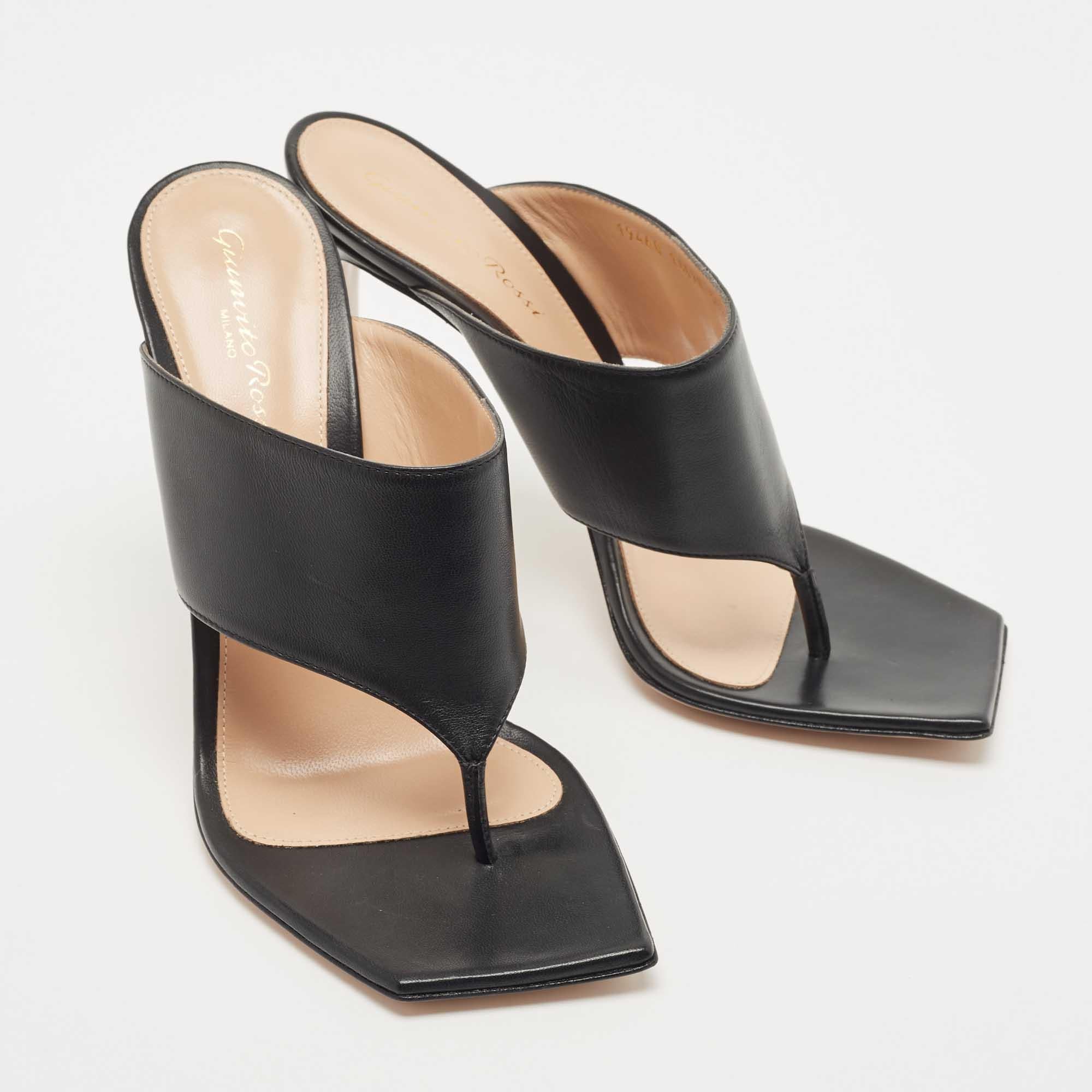 Gianvito Rossi Black Leather Thong Slide Sandals Size 39.5 In New Condition For Sale In Dubai, Al Qouz 2