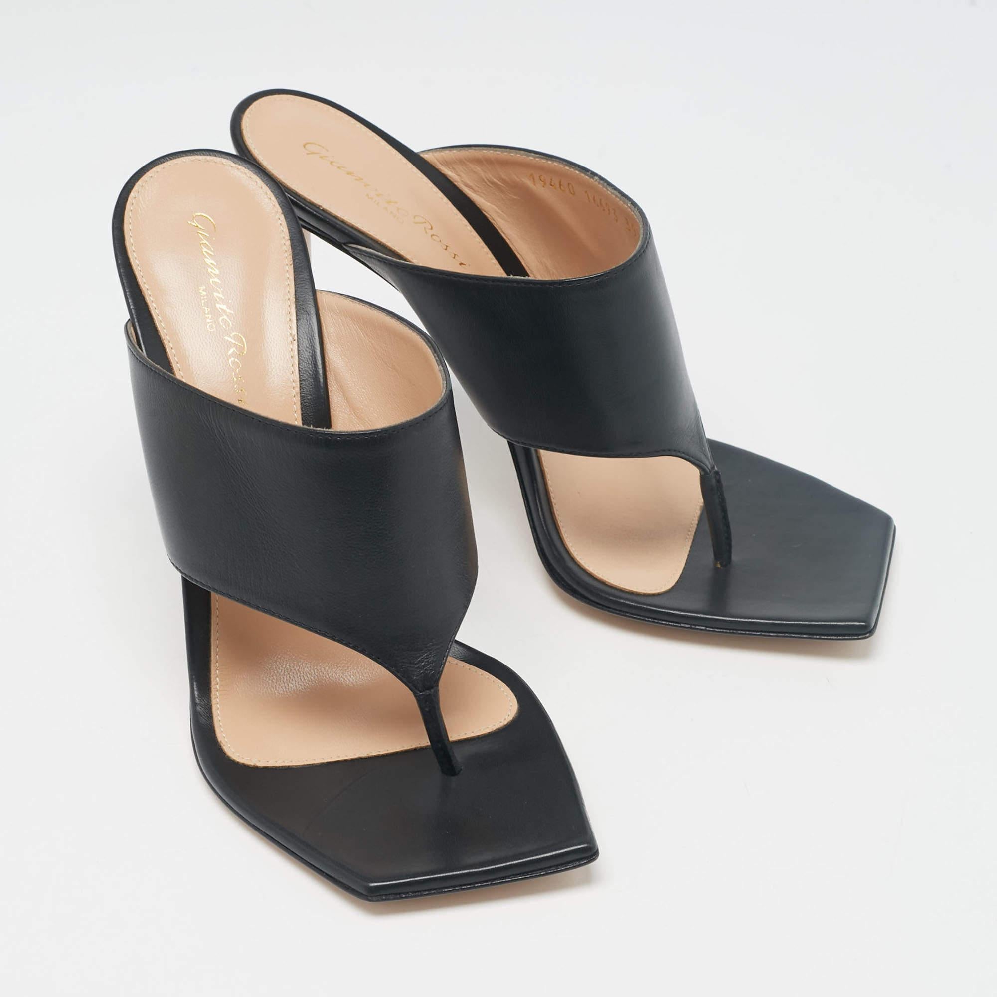 Women's Gianvito Rossi Black Leather Thong Slide Sandals Size 39.5 For Sale