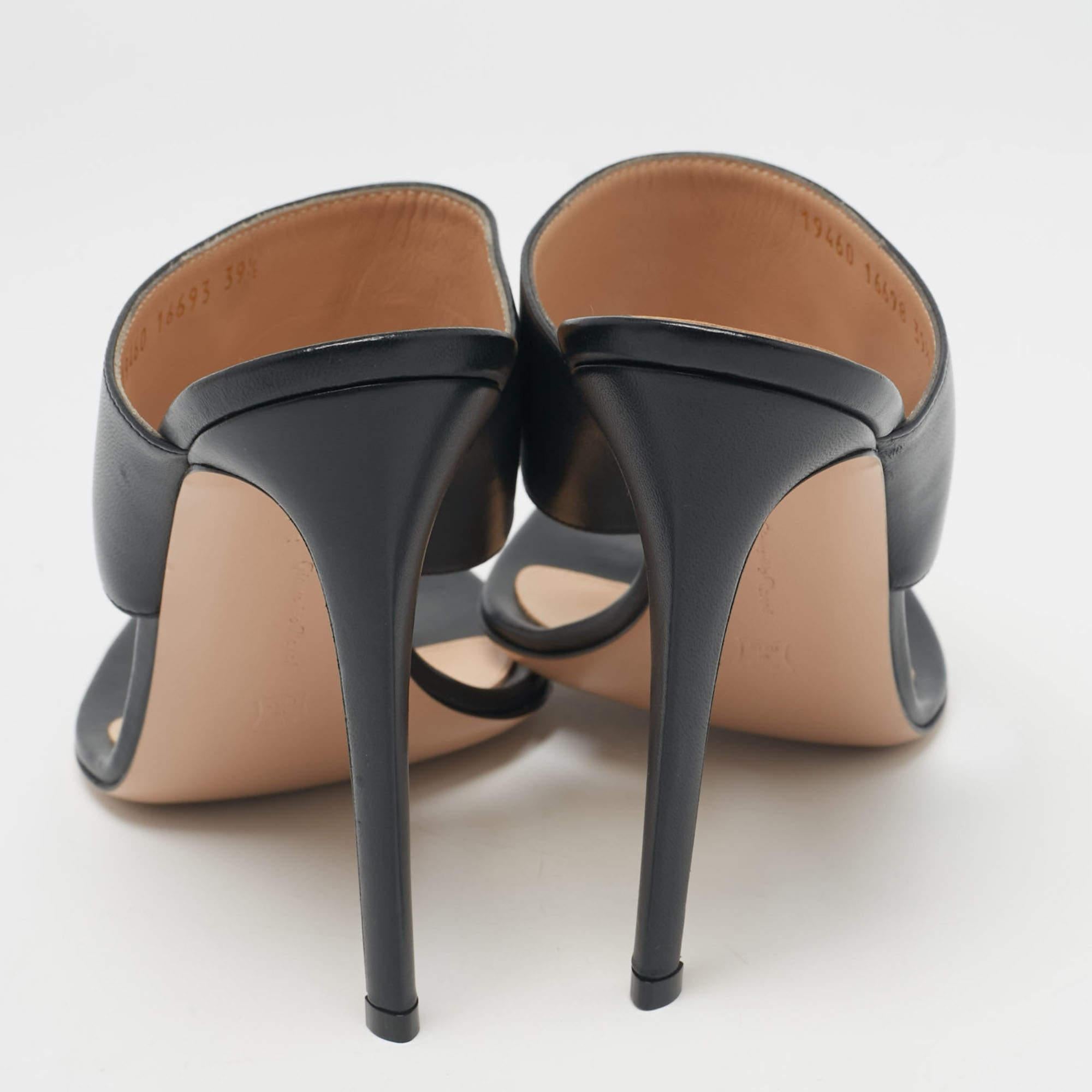Gianvito Rossi Black Leather Thong Slide Sandals Size 39.5 For Sale 1