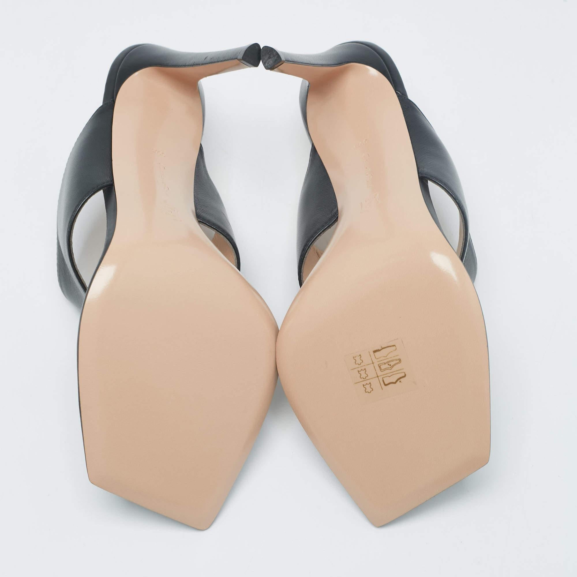 Gianvito Rossi Black Leather Thong Slide Sandals Size 39.5 For Sale 2