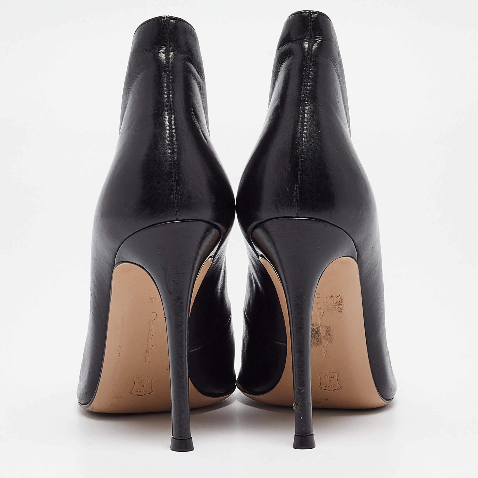 Gianvito Rossi Bottes à empeigne en cuir noir Taille 35 Pour femmes en vente
