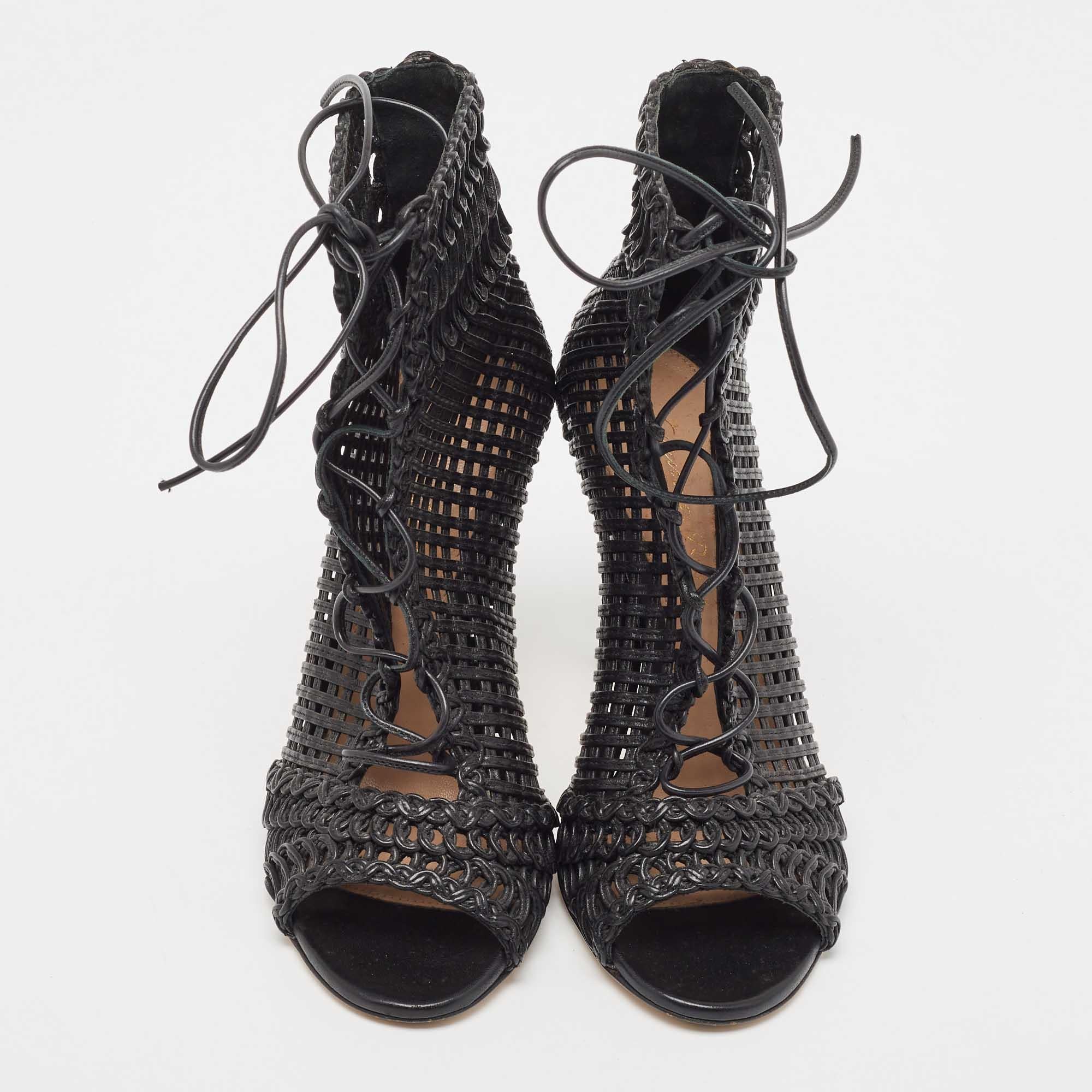 Gianvito Rossi Black Leather Woven Lace Up Sandals Size 35 In Good Condition For Sale In Dubai, Al Qouz 2