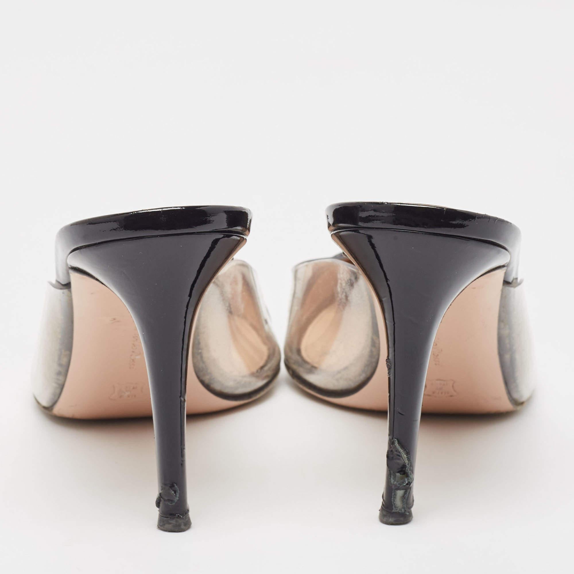 Donna Gianvito Rossi Mules in vernice nera e PVC Plexi Taglia 39 in vendita
