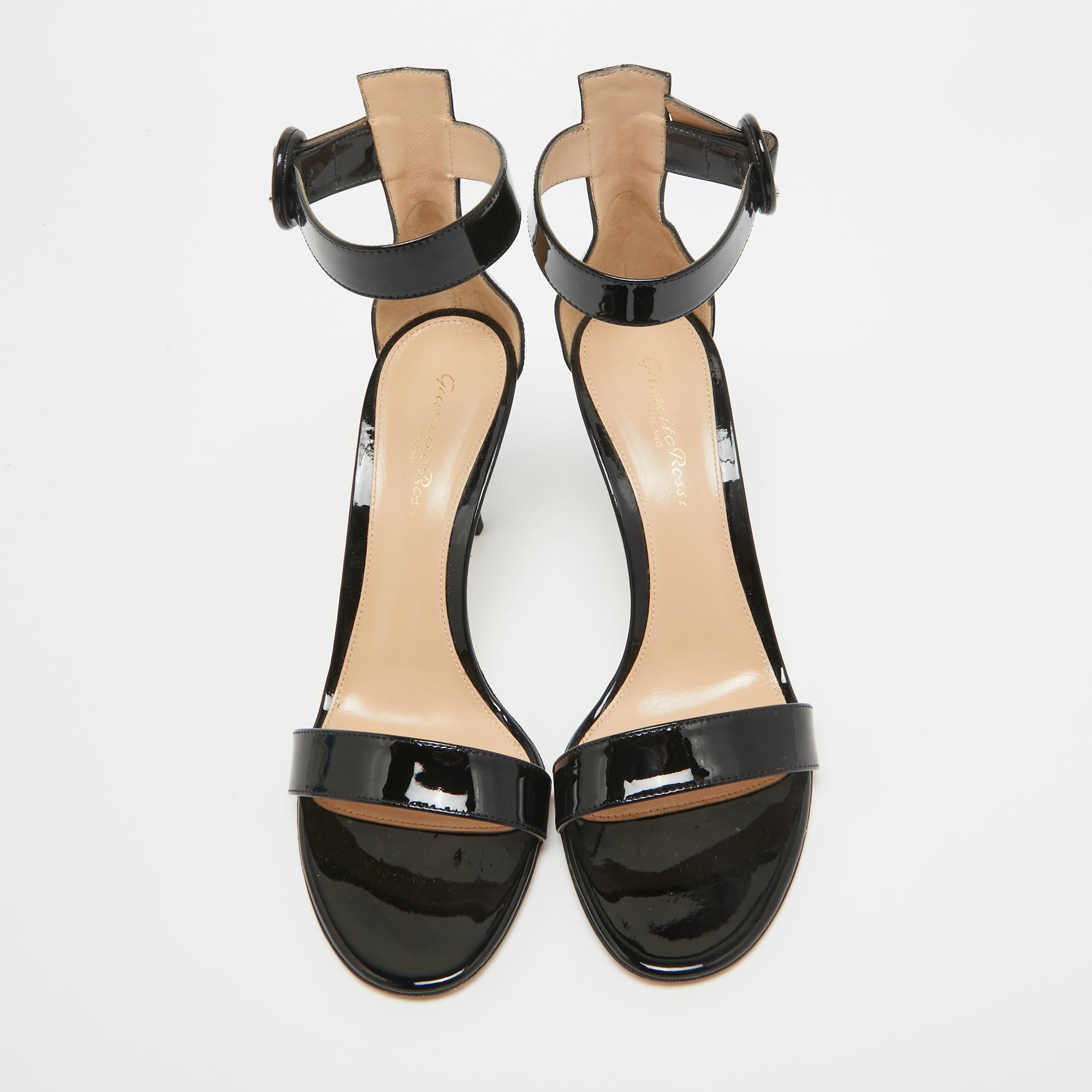 Gianvito Rossi Black Patent Leather Ankle Strap Sandals Size 37 In Good Condition For Sale In Dubai, Al Qouz 2