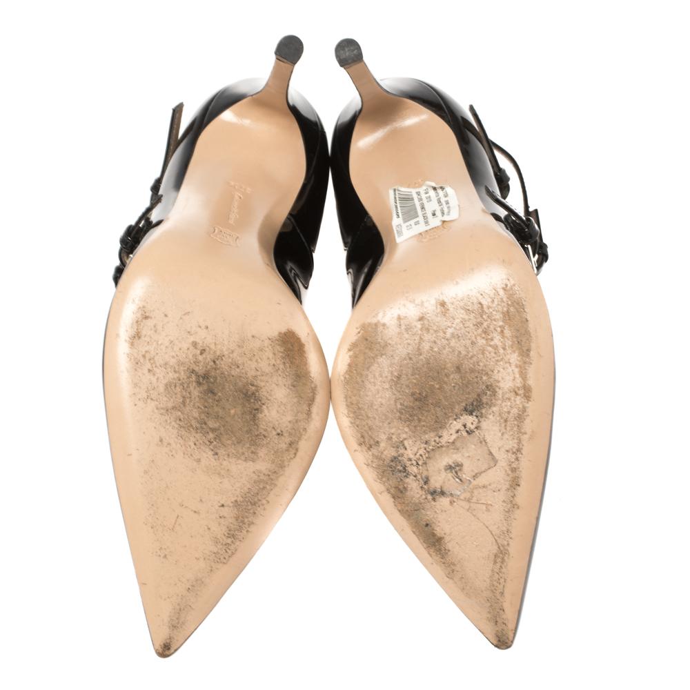 Gianvito Rossi Bombas de punta entrecruzada de charol negro talla 37.5 en Bueno Estado en Dubai, Al Qouz 2