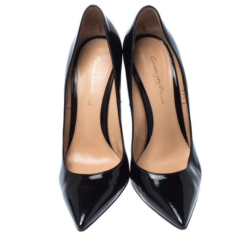 Posh looks combine here with a classic black hue for an elegant look. These beautiful pumps by Gianvito Rossi are crafted in patent leather and flaunt pointed-toes. Designed with 11 cm high stiletto heels, team these pumps with a pretty outfit like