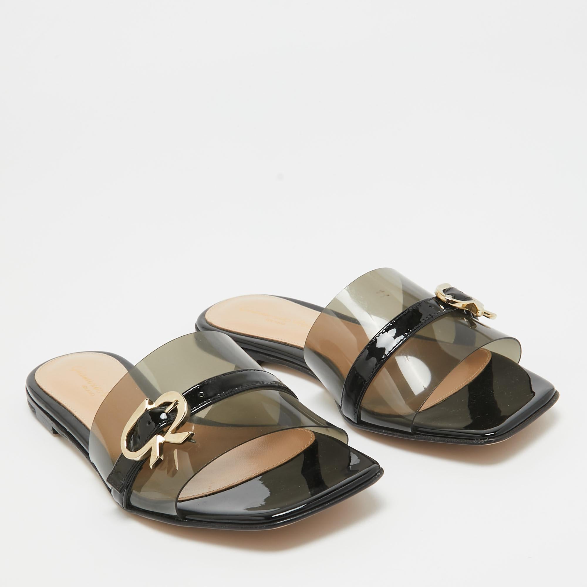 Gianvito Rossi Slides plates en PVC et cuir noir Taille 36 Bon état - En vente à Dubai, Al Qouz 2