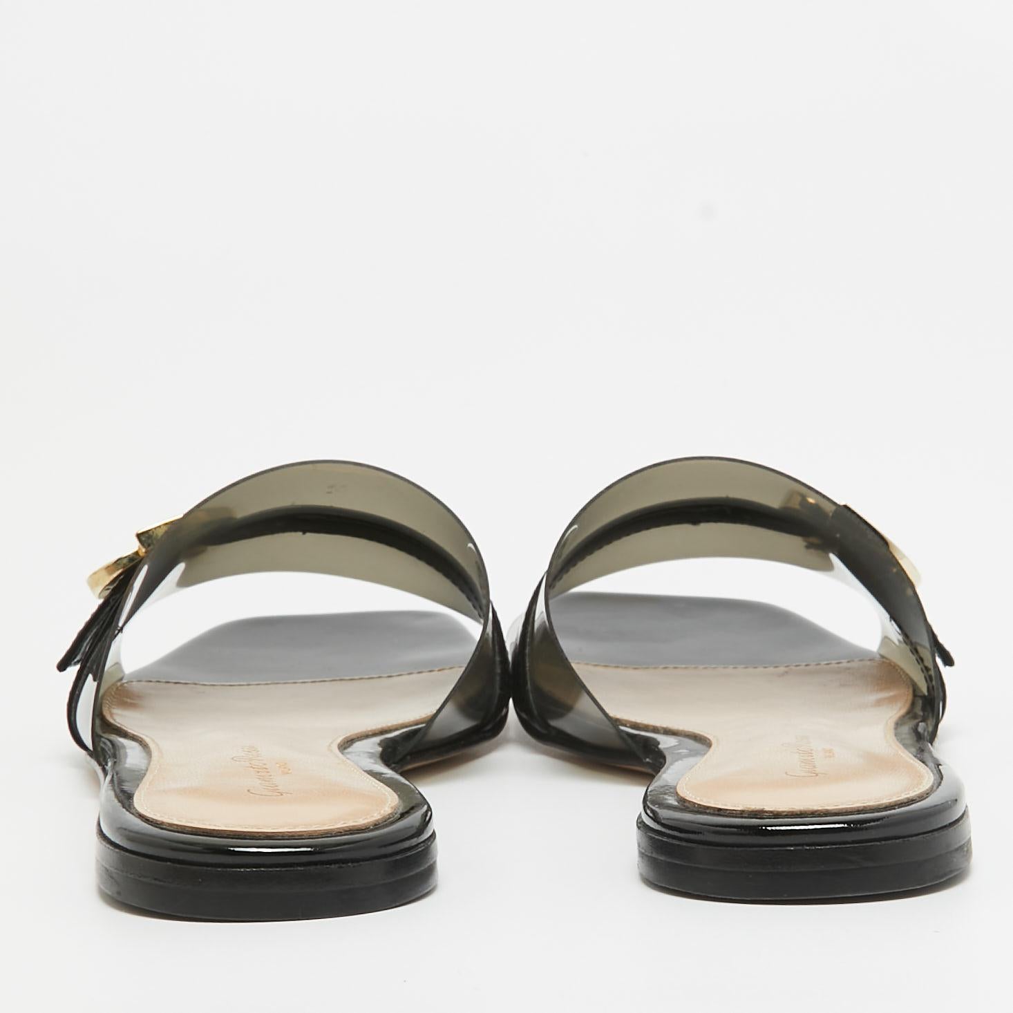 Gianvito Rossi Slides plates en PVC et cuir noir Taille 36 Pour femmes en vente