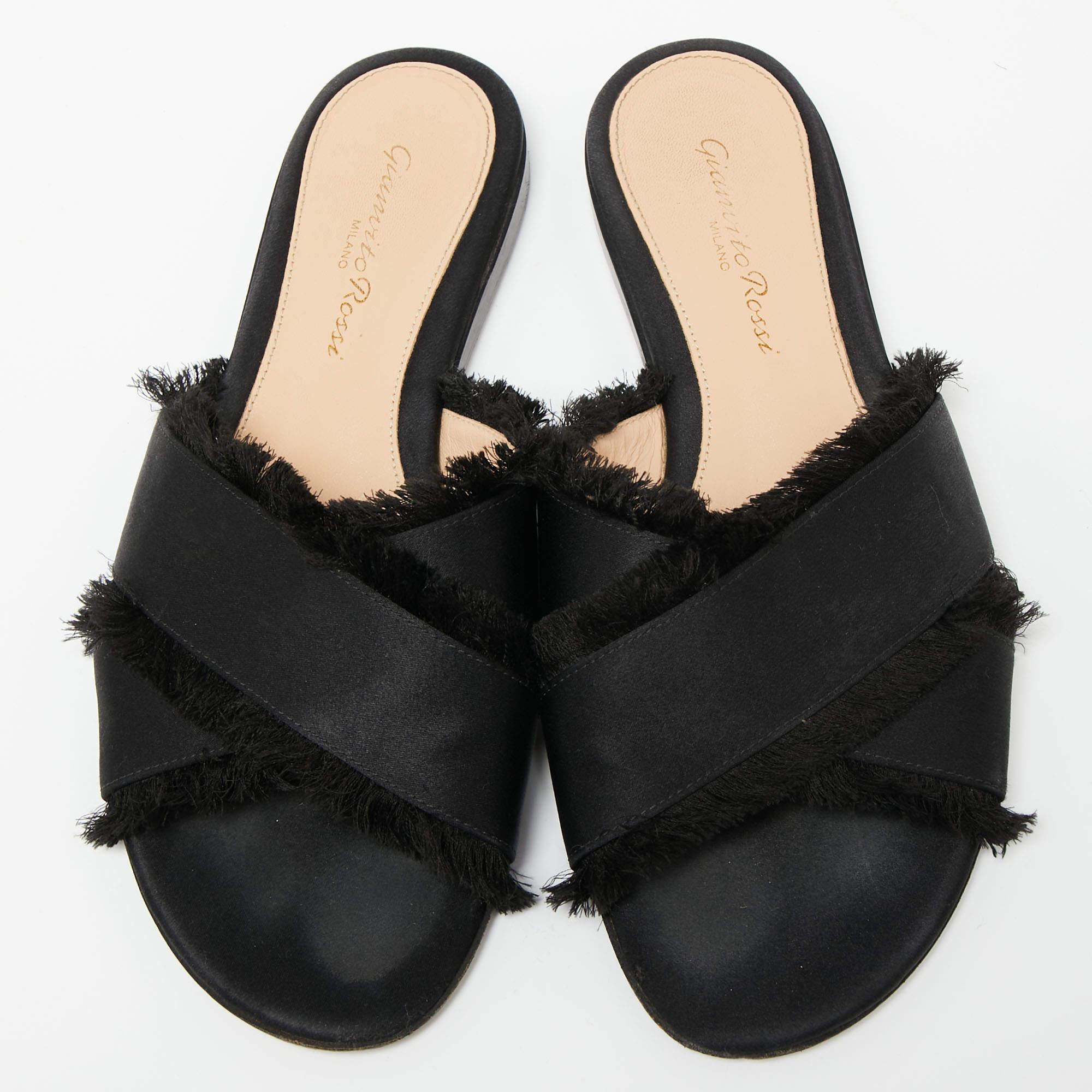Gianvito Rossi Black Satin Barth Flat Slides Size 36 In Good Condition In Dubai, Al Qouz 2