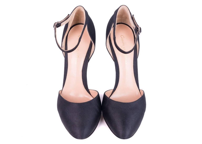 gianvito rossi round toe pumps