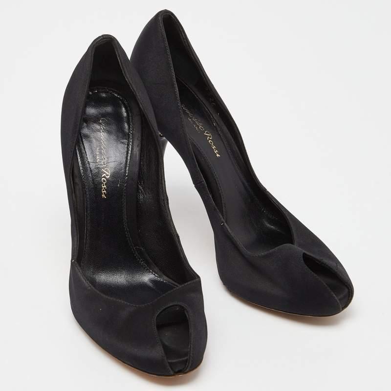 Gianvito Rossi, raso nero con cristalli, Peep Toe Pumps Taglia 36 In condizioni buone in vendita a Dubai, Al Qouz 2