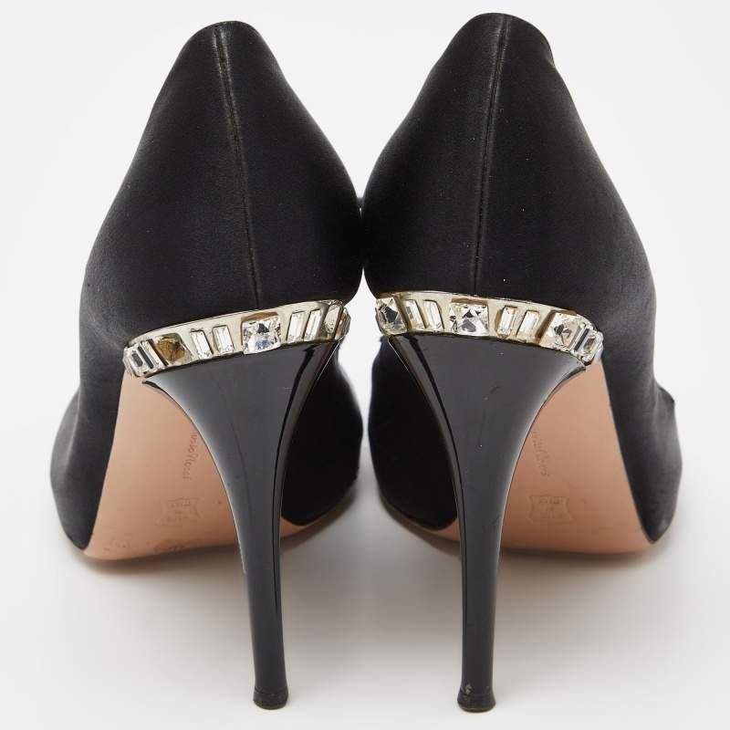 Donna Gianvito Rossi, raso nero con cristalli, Peep Toe Pumps Taglia 36 in vendita