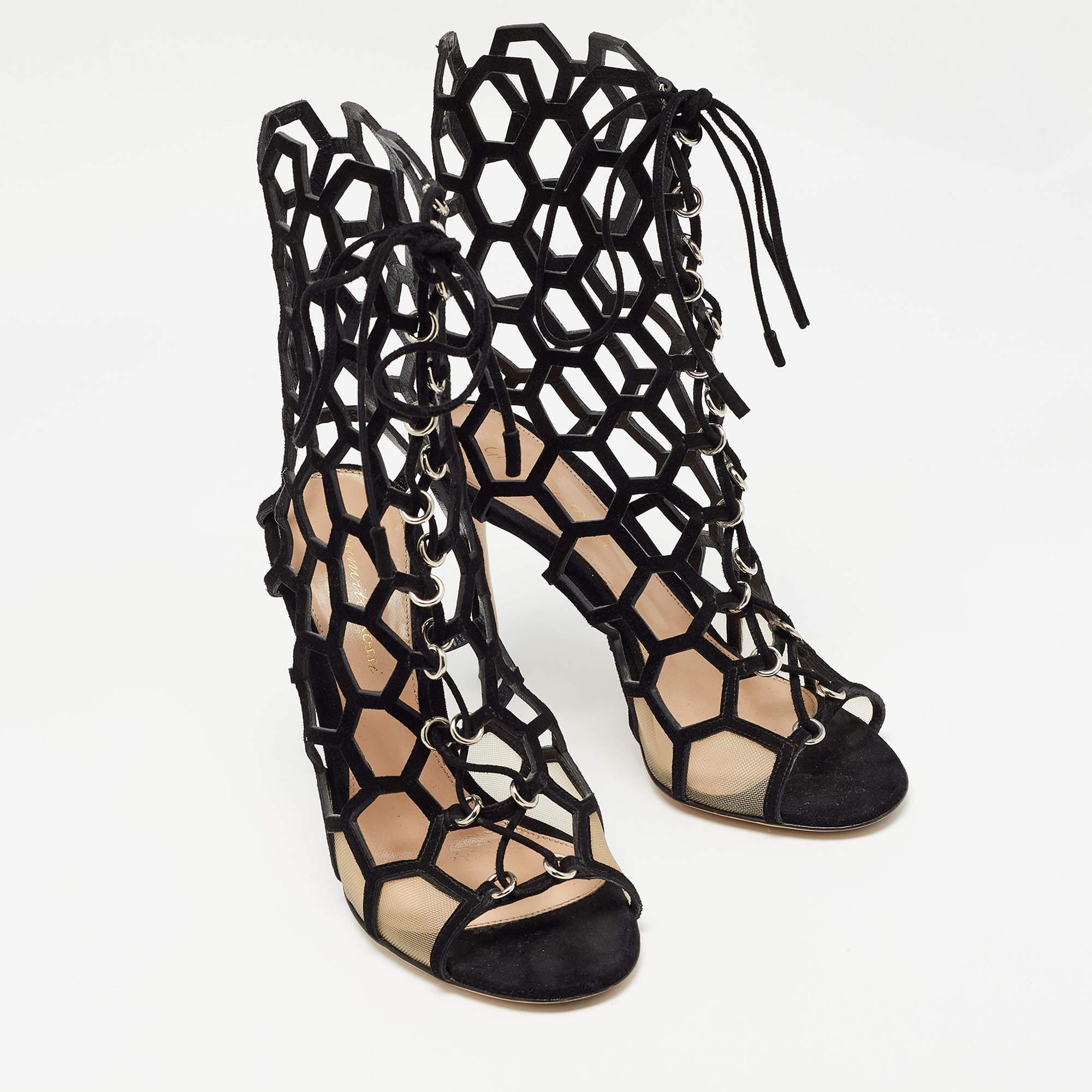 Gianvito Rossi Sandali Cut Out in camoscio e rete neri misura 37 In condizioni buone in vendita a Dubai, Al Qouz 2