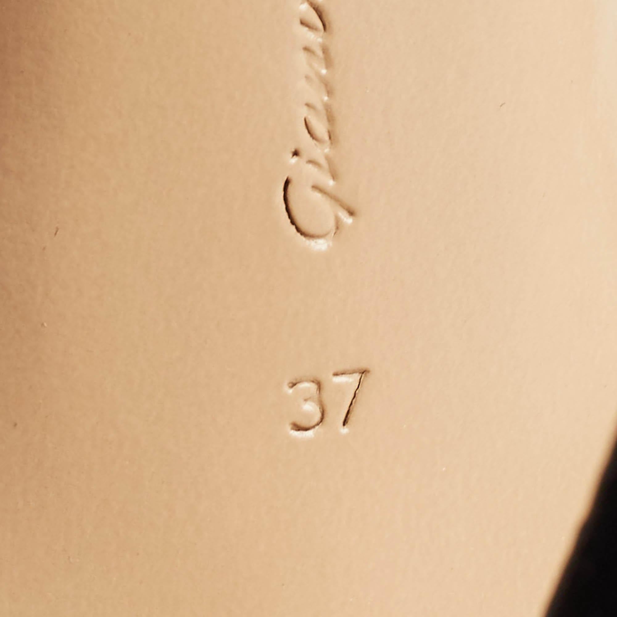 Gianvito Rossi Sandali Cut Out in camoscio e rete neri misura 37 in vendita 3