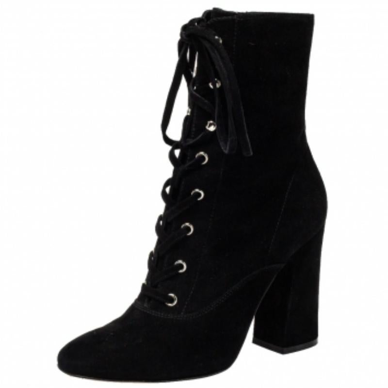 Designed with utmost sophistication, these gorgeous ankle boots from Gianvito Rossi will add unparalleled class to your outfits. They have been crafted from black suede and feature a round-toe silhouette. They are styled with lace-ps on the vamps