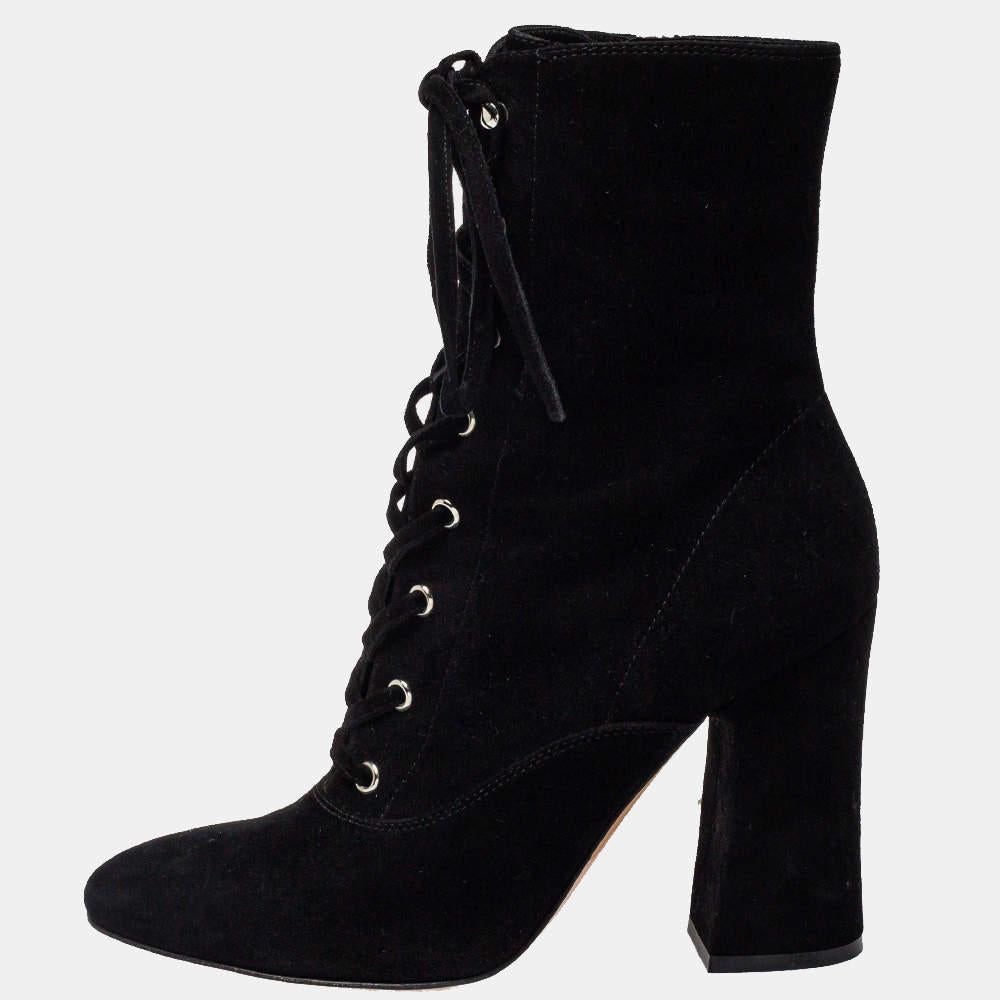 Designed with utmost sophistication, these gorgeous ankle boots from Gianvito Rossi will add unparalleled class to your outfits. They have been crafted from black suede and feature a round-toe silhouette. They are styled with lace-ps on the vamps