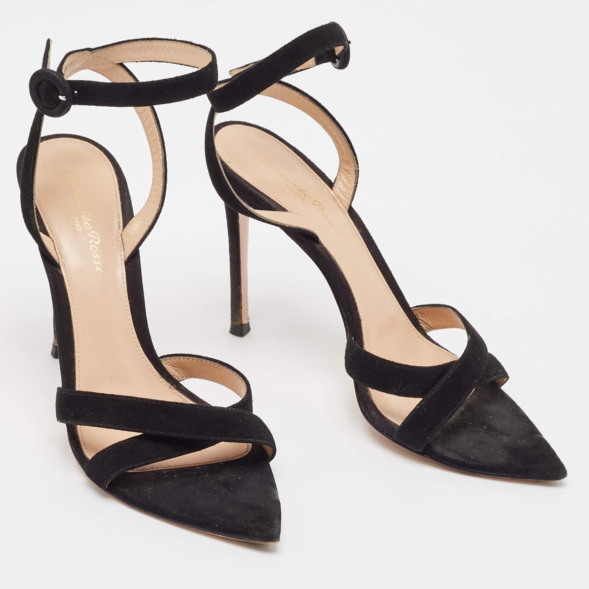 Gianvito Rossi Sandales à lanières en daim noir Taille 37 Bon état - En vente à Dubai, Al Qouz 2