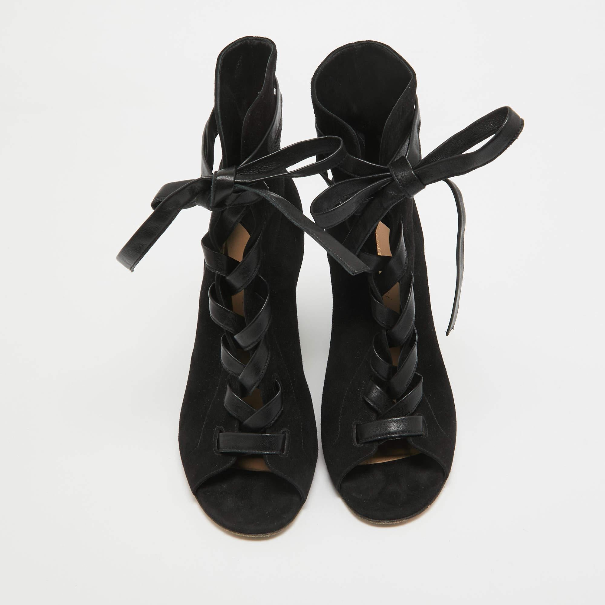 Gianvito Rossi Black Suede Lace Up Ankle Boots Size 39 In Good Condition For Sale In Dubai, Al Qouz 2