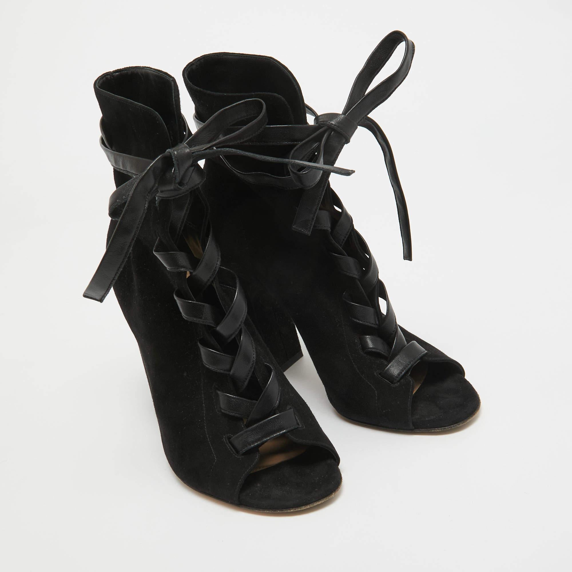 Women's Gianvito Rossi Black Suede Lace Up Ankle Boots Size 39 For Sale
