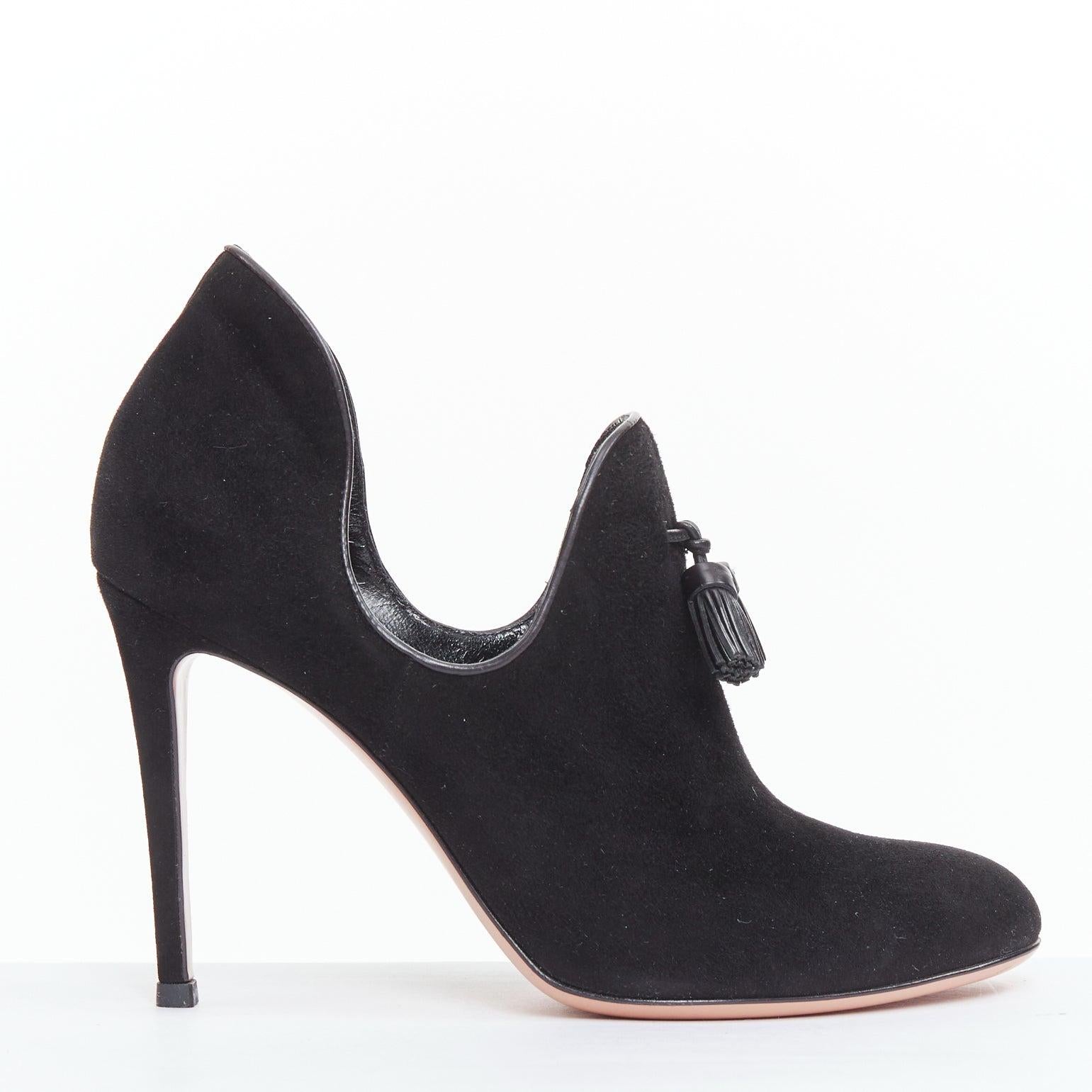GIANVITO ROSSI black suede leather tassel front stiletto booties EU37.5
Reference: VEHO/A00012
Brand: Gianvito Rossi
Material: Suede, Leather
Color: Black
Pattern: Solid
Closure: Slip On
Lining: Black Leather
Made in: Italy

CONDITION:
Condition: