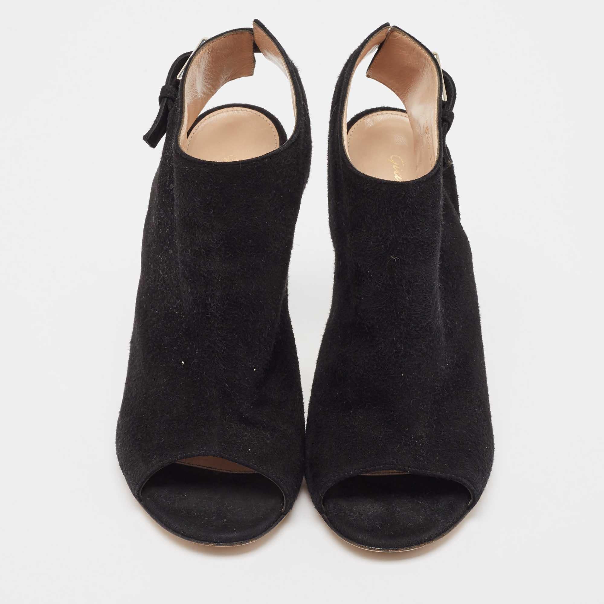 Noir Gianvito Rossi Sandales à talon en daim noir Taille 38.5 en vente