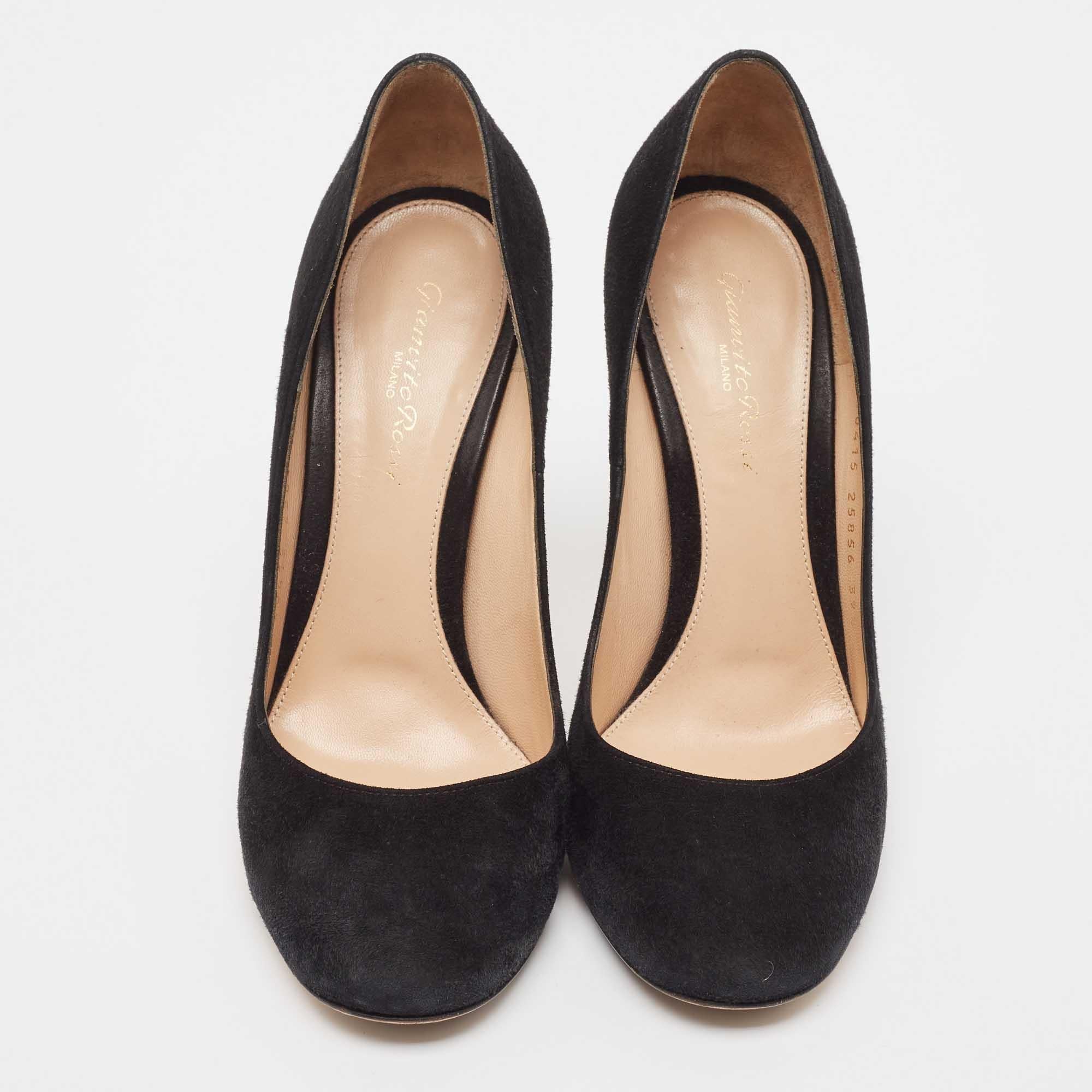 Gianvito Rossi Black Suede Roma Pumps Size 39.5 In Good Condition For Sale In Dubai, Al Qouz 2