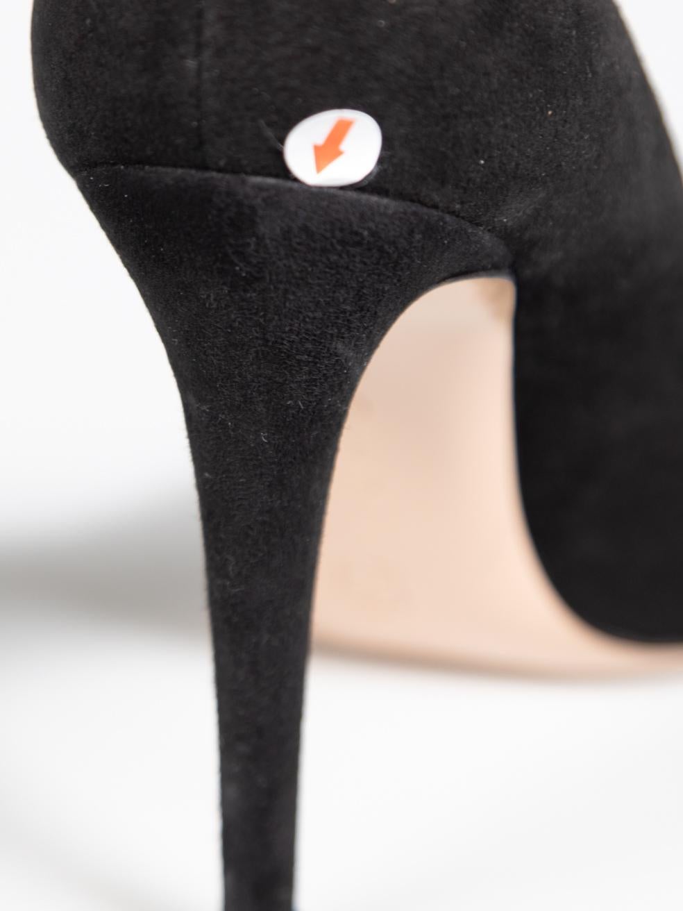 Gianvito Rossi Black Suede Round-Toe Pumps Size IT 37.5 2