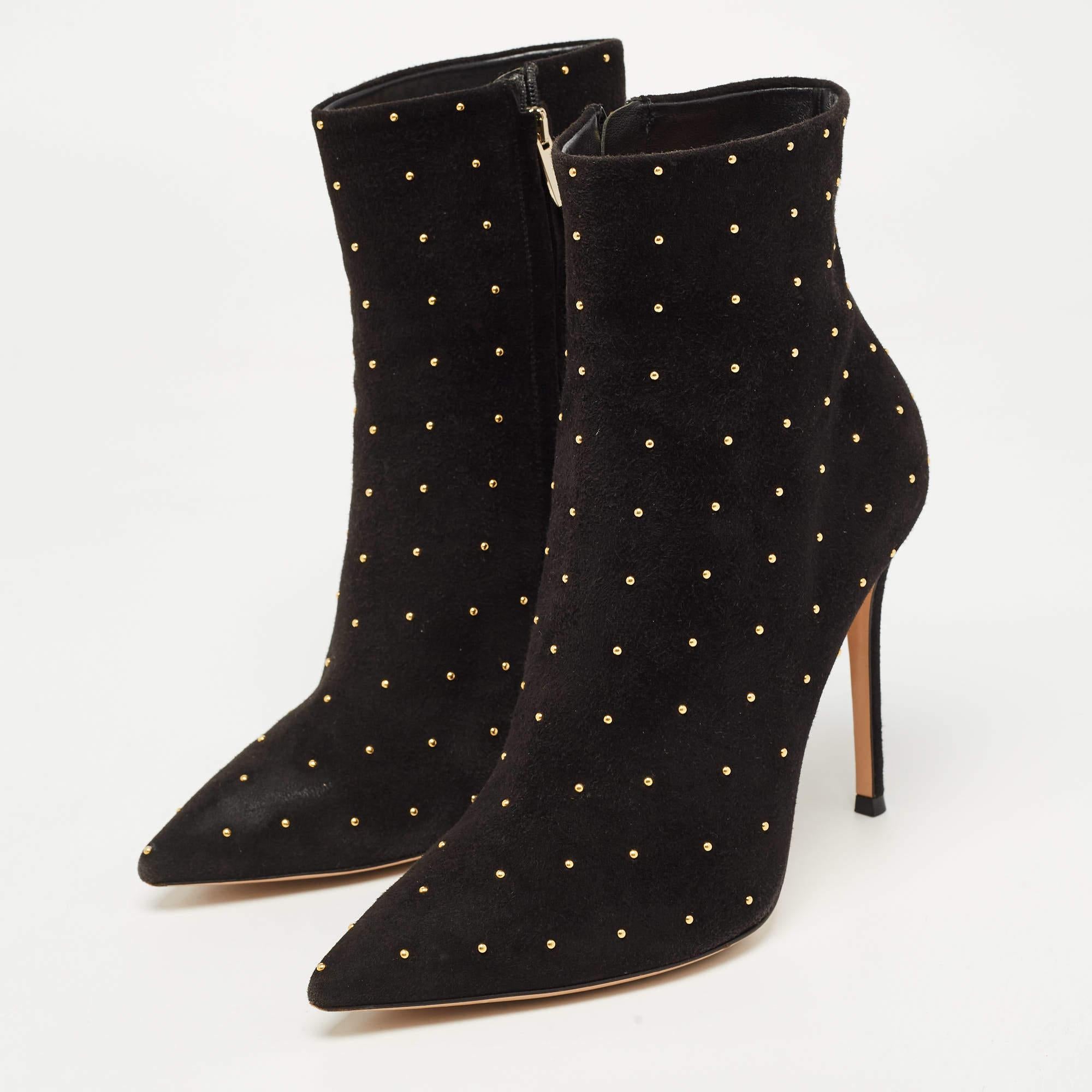 Gianvito Rossi - Bottines cloutées en daim noir - Taille 41 en vente 1