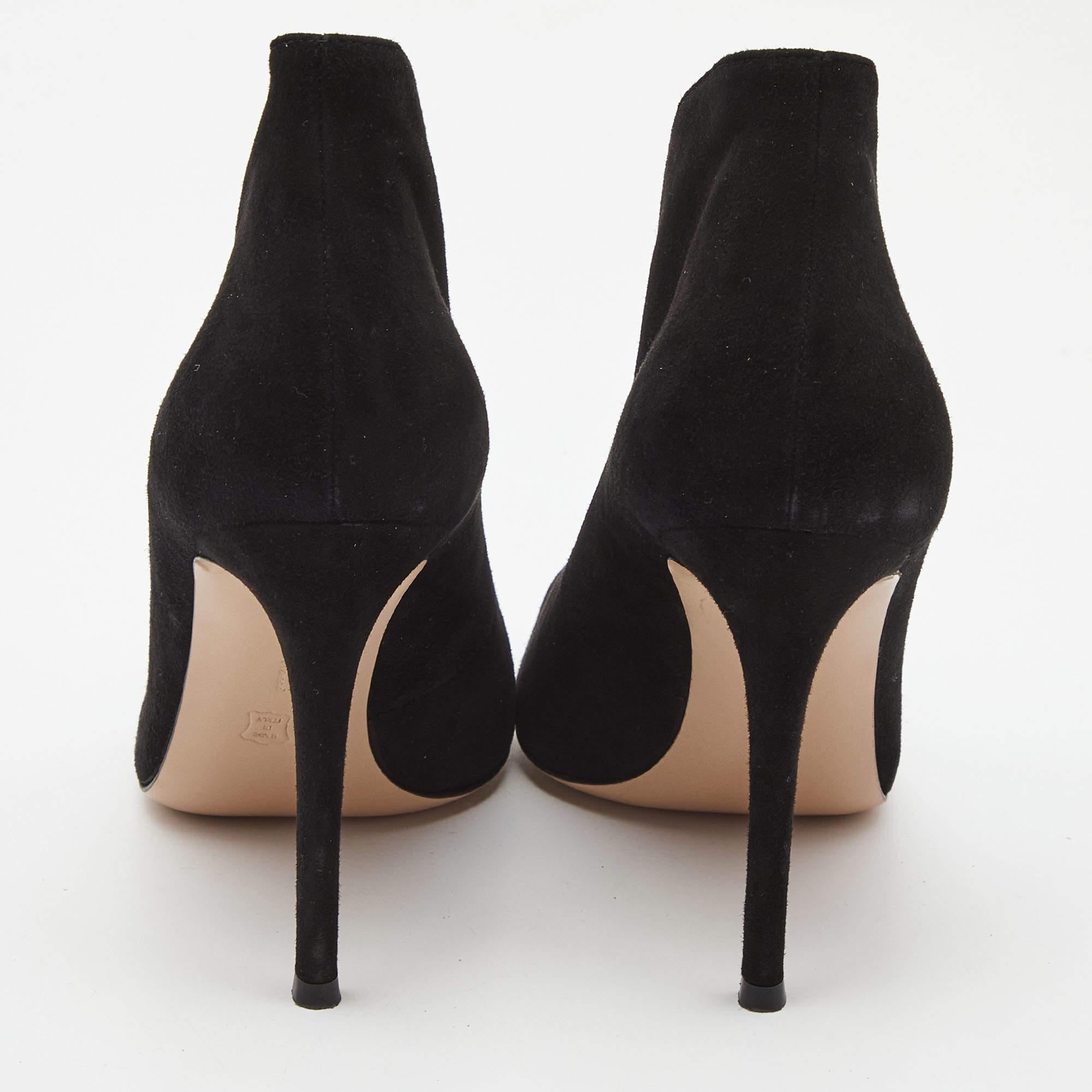 Gianvito Rossi Black Suede Vamp Peep Toe Booties Size 39 For Sale 2