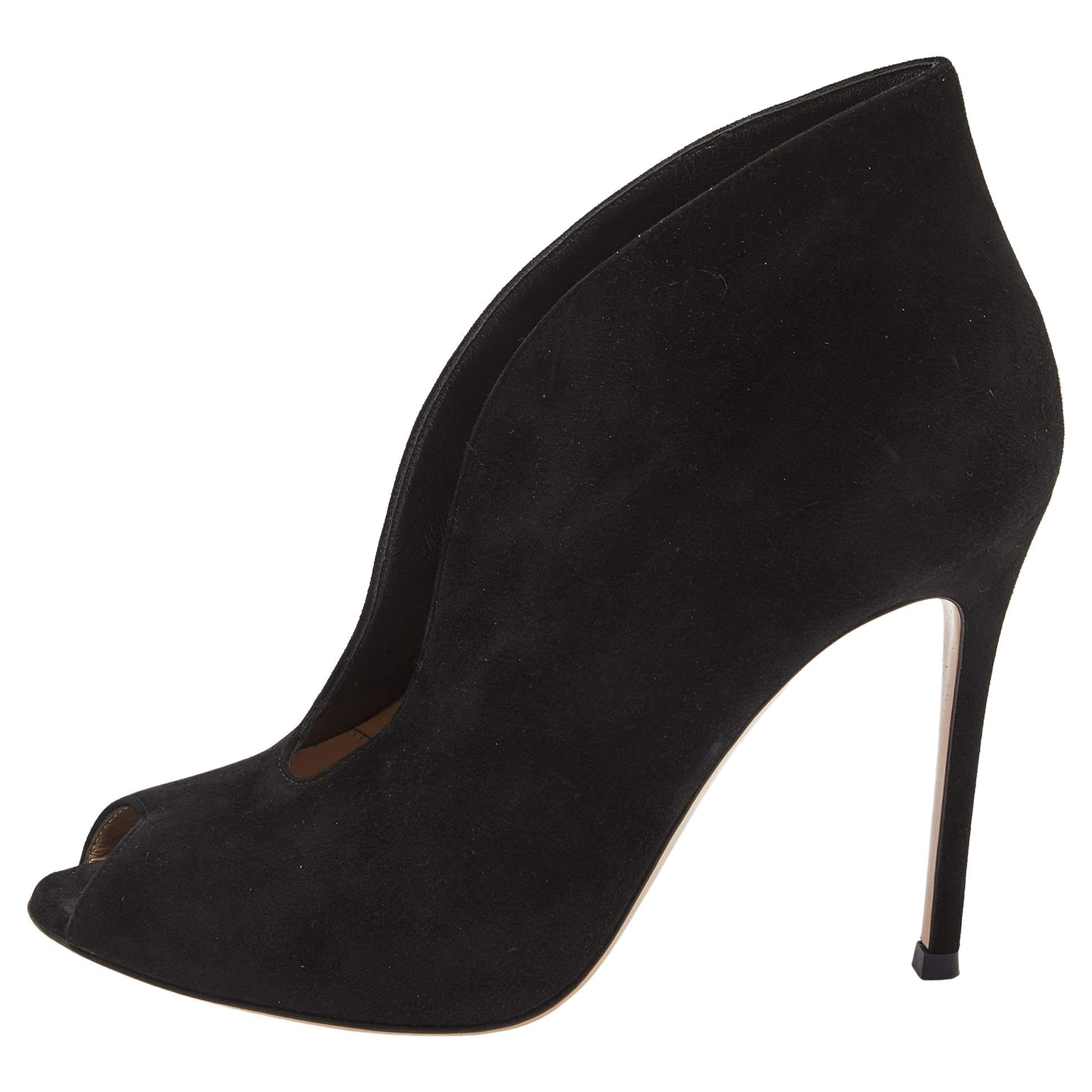 Gianvito Rossi Black Suede Vamp Peep Toe Booties Size 39 For Sale