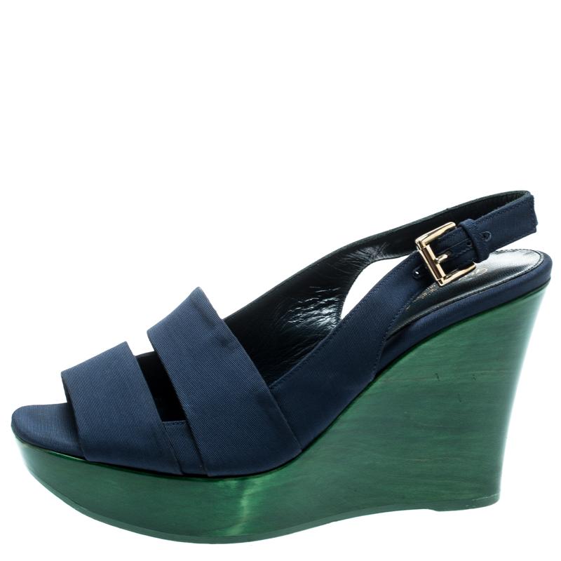 These fashionable creations from Gianvito Rossi can give your entire ensemble a makeover. They feature fabric straps in blue, buckle fastenings and green wedge heels to lift you comfortably. They are gorgeous and easy to flaunt.

Includes: The