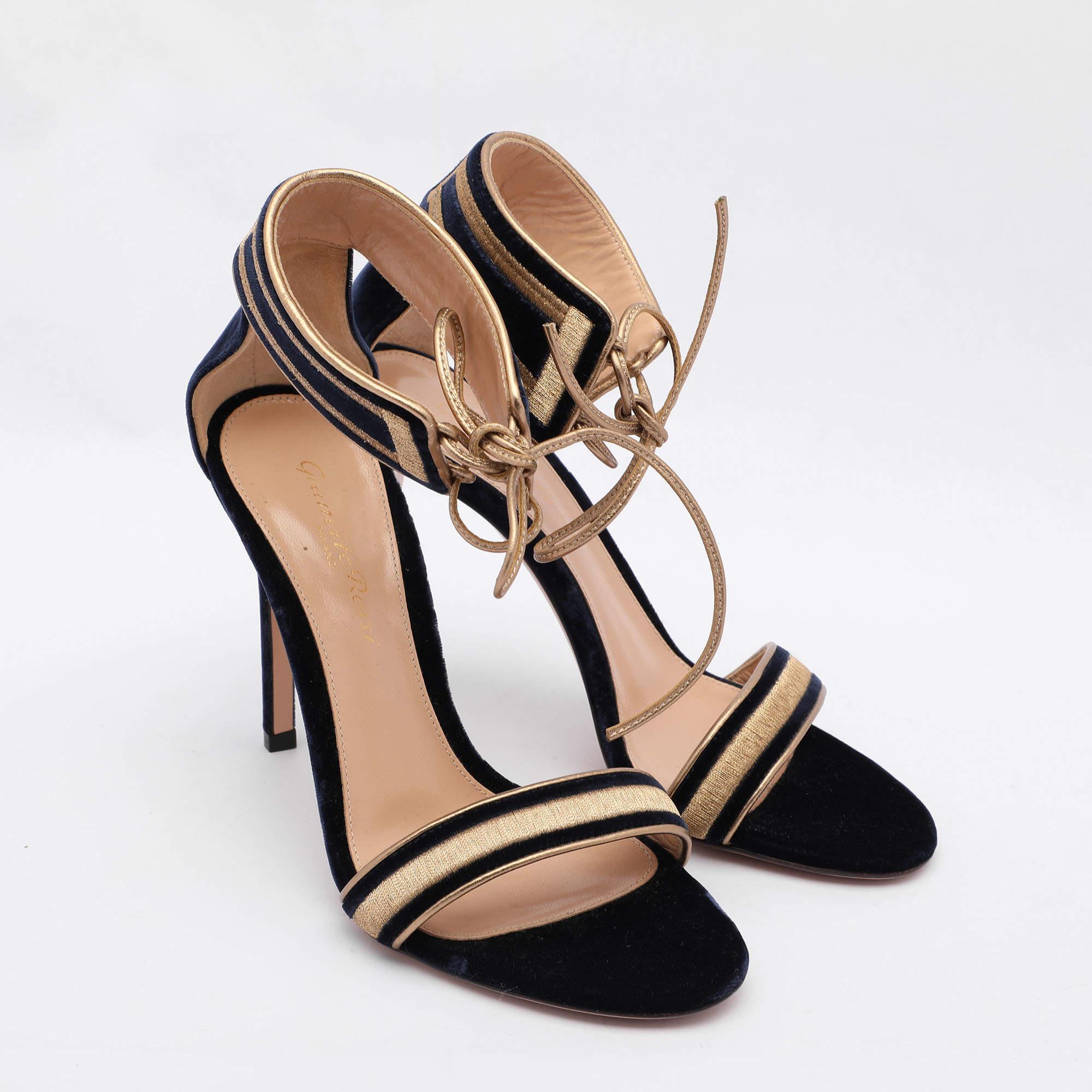 Gianvito Rossi Blue/Gold Velvet and Leather Augusta Ankle Cuff Sandals Size 36 In Excellent Condition For Sale In Dubai, Al Qouz 2