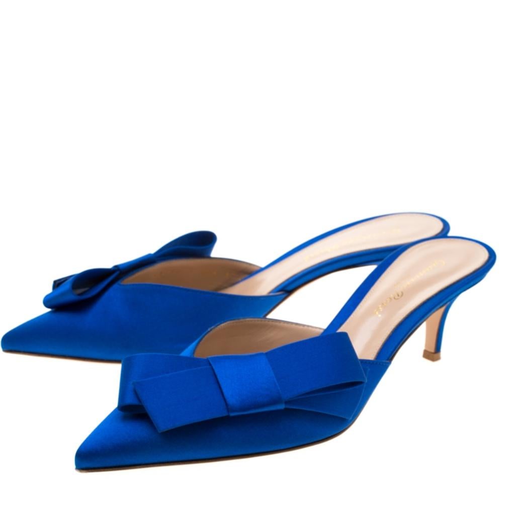 Gianvito Rossi Blue Satin Kyoto Bow Pointed Toe Slip On Mules Size 37.5 In Good Condition In Dubai, Al Qouz 2