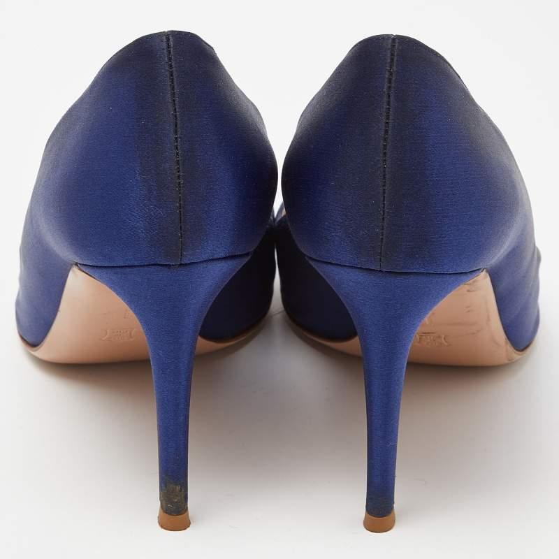 Gianvito Rossi escarpins à bout pointu en satin bleu, taille 42 Pour femmes en vente