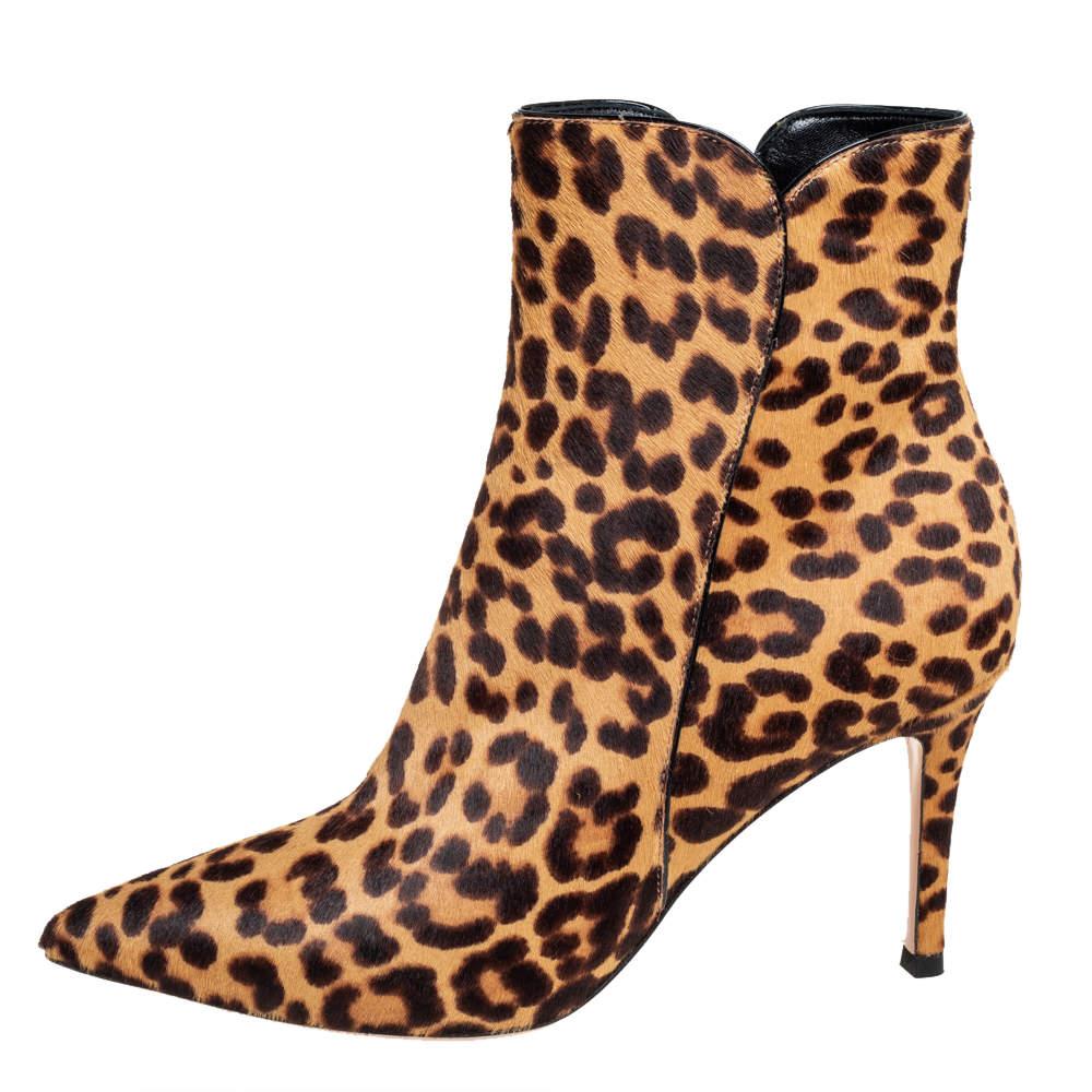 Gianvito Rossi Brown/Beige Leopard Print Calf Hair Ankle Boots Size 36.5 In New Condition For Sale In Dubai, Al Qouz 2