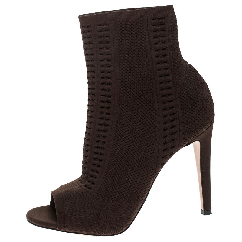 Crafted using stretch-knit fabric to hug your feet comfortably like socks, these Vires ankle boots from Gianvito Rossi are a dream to live for. They flaunt intricate detailing of cutouts, perforated touches and 10.5 cm heels to lift you with