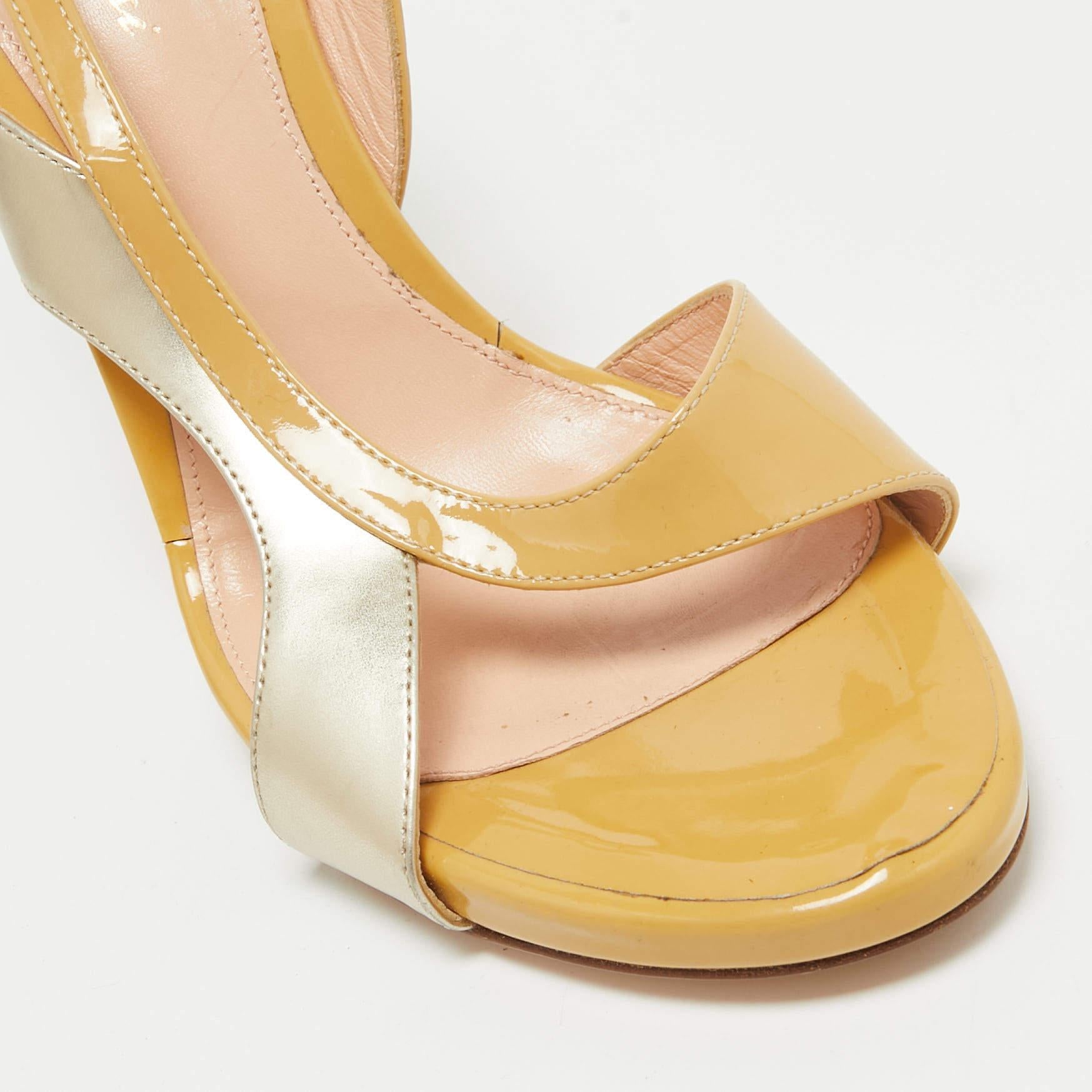 Gianvito Rossi Sandali in vernice marrone/argento misura 40 in vendita 2