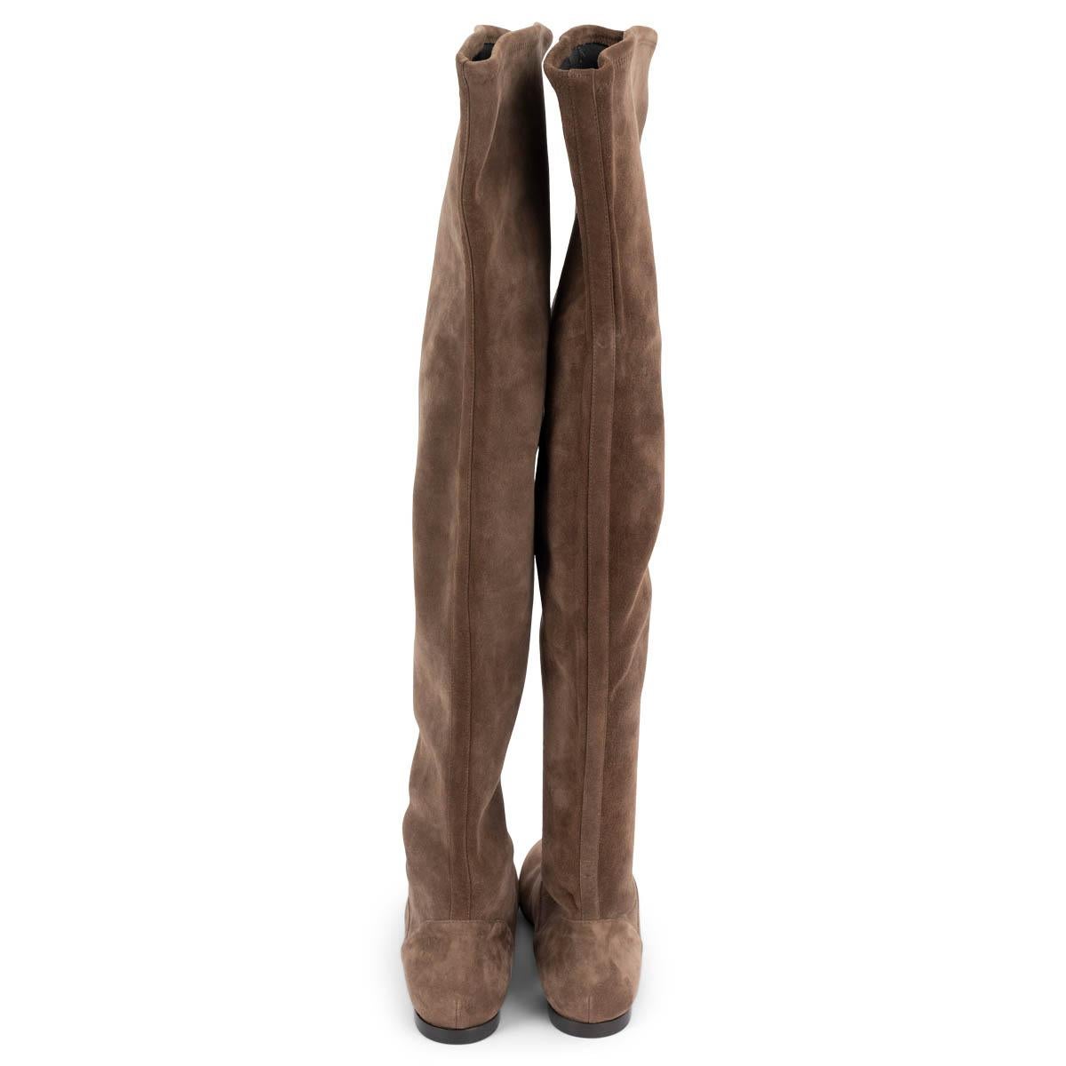GIANVITO ROSSI brown stretch suede FLAT OVER KNEE Boots Shoes 38.5 In New Condition For Sale In Zürich, CH