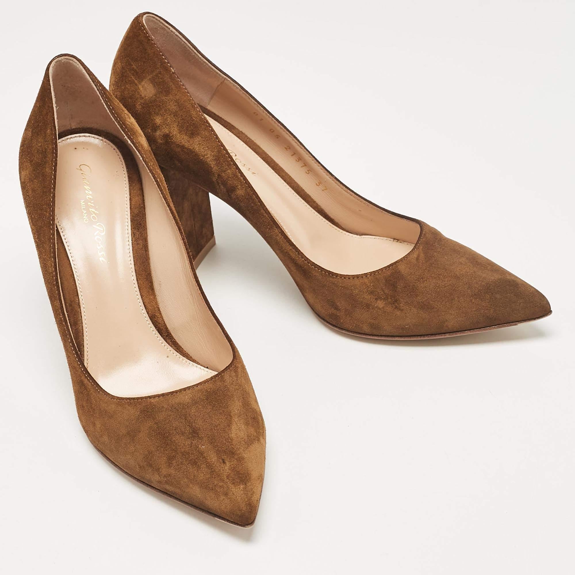 Women's Gianvito Rossi Brown Suede Block Heel Pumps Size 37 For Sale