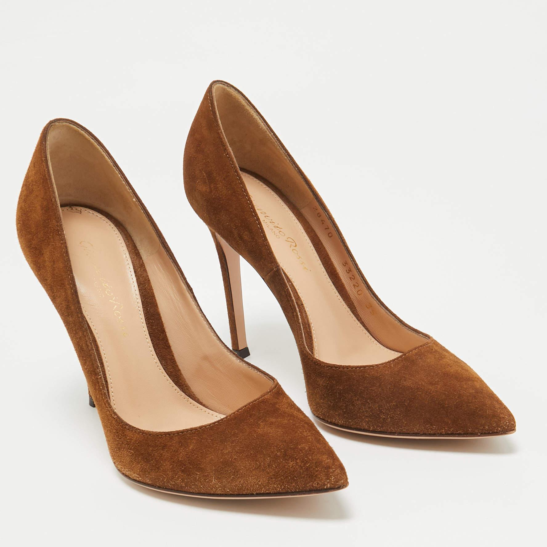 Gianvito Rossi Pumps in pelle scamosciata marrone Gianvito 105 Taglia 35 In condizioni buone a Dubai, Al Qouz 2