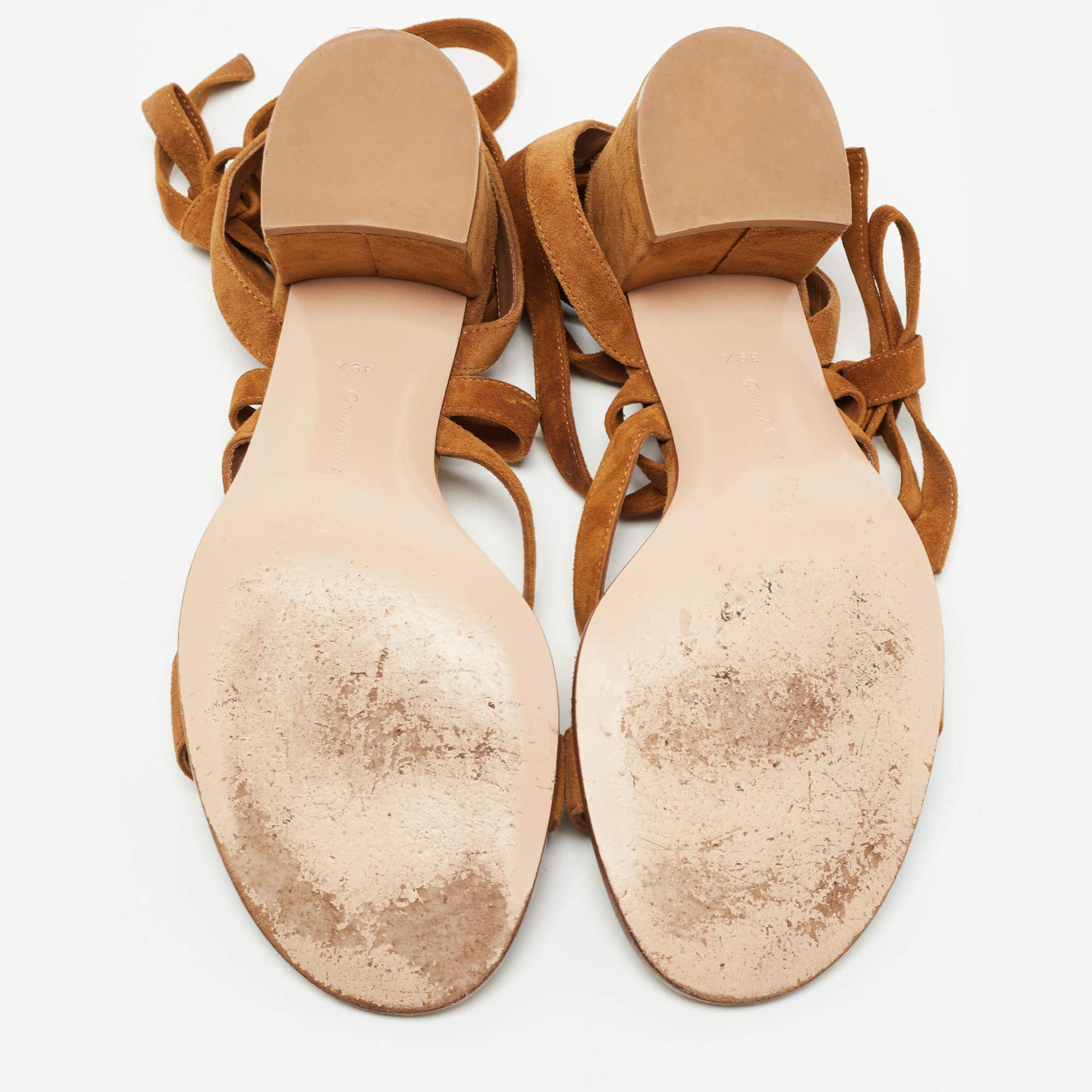 Gianvito Rossi Sandali alla caviglia Janis in pelle scamosciata marrone misura 39,5 in vendita 1